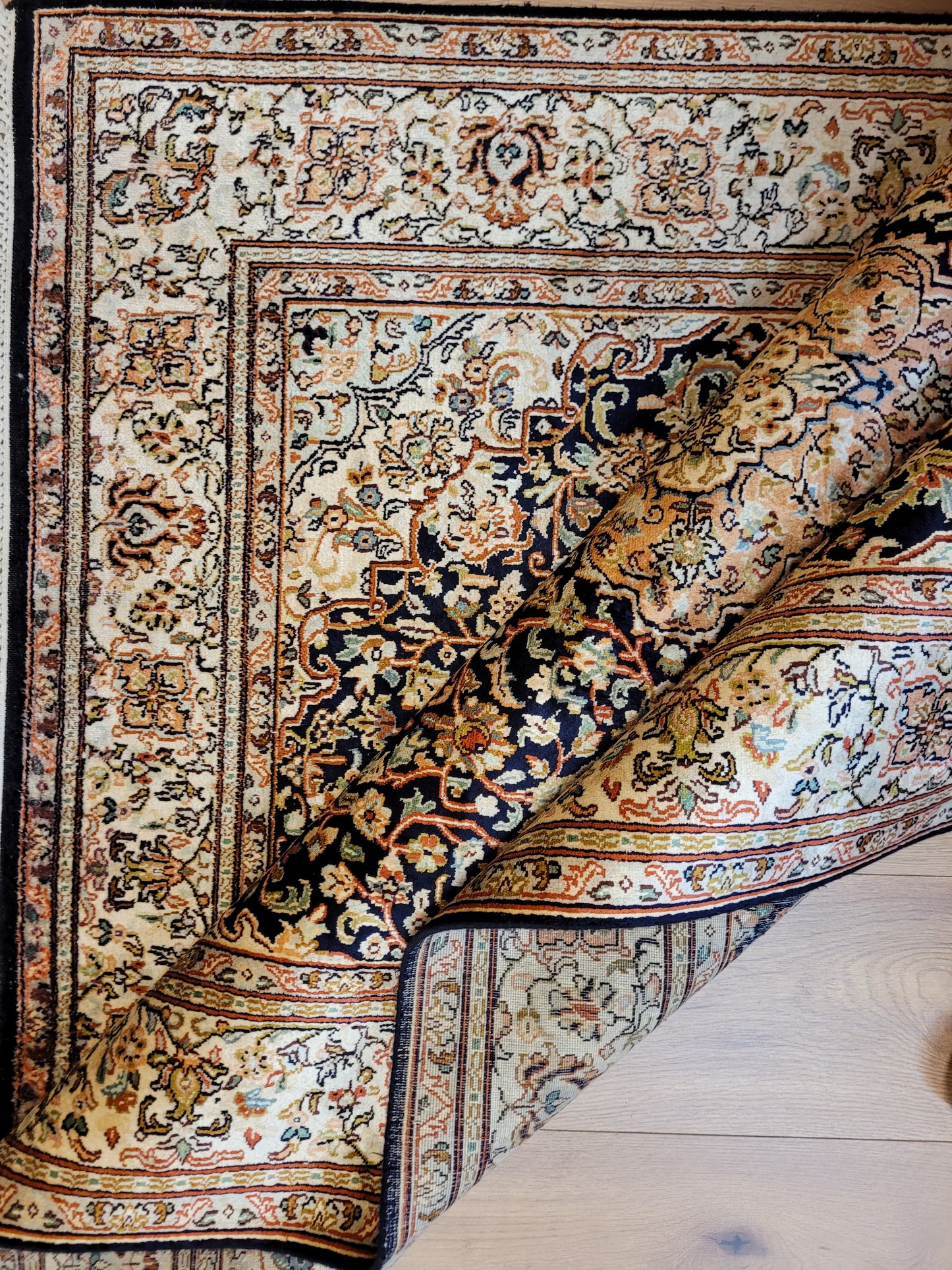 Ghom Teppich Seide feine Handknüpfung Medaillon Design