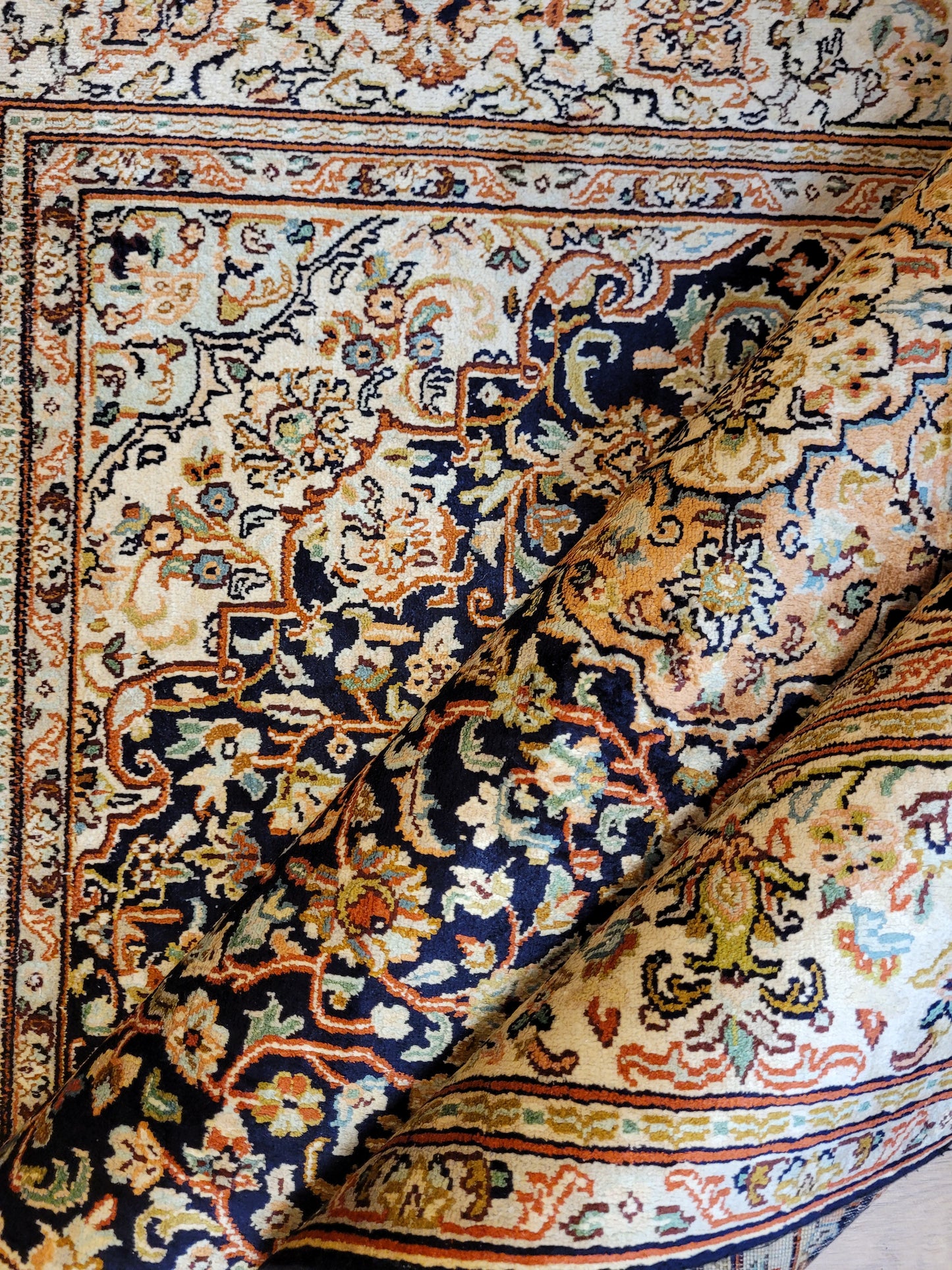 Ghom Teppich Seide feine Handknüpfung Medaillon Design