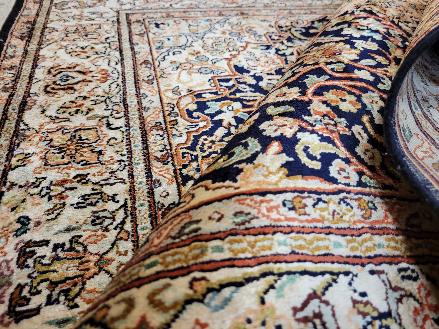 Ghom Teppich Seide feine Handknüpfung Medaillon Design