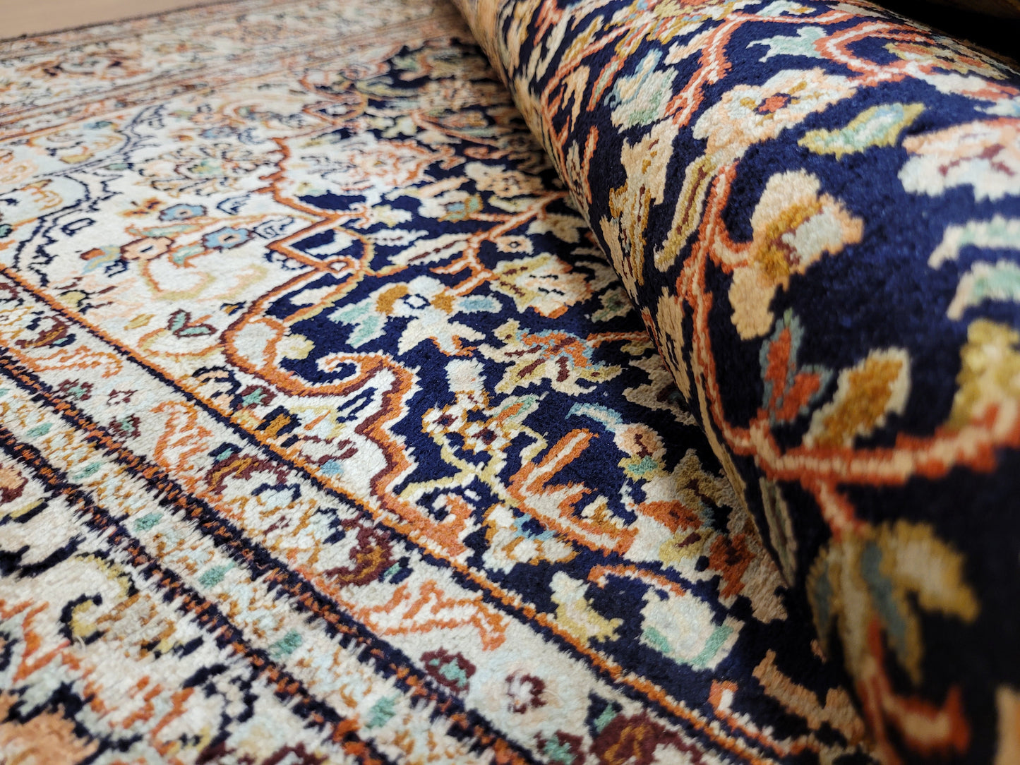 Ghom Teppich Seide feine Handknüpfung Medaillon Design