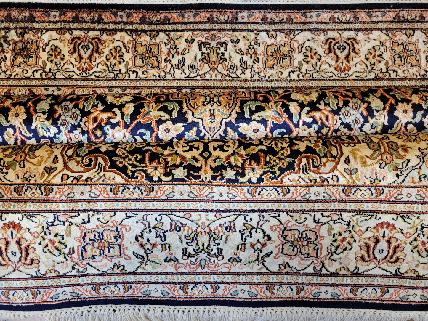 Ghom Teppich Seide feine Handknüpfung Medaillon Design