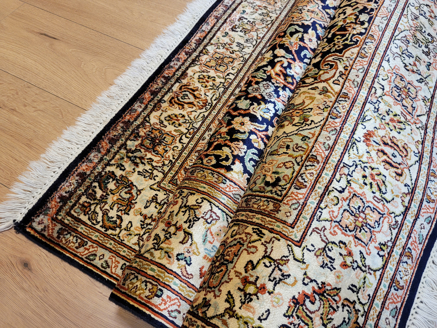 Ghom Teppich Seide feine Handknüpfung Medaillon Design