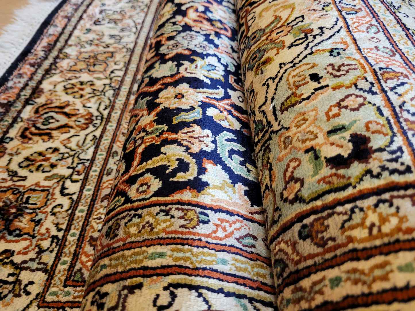 Ghom Teppich Seide feine Handknüpfung Medaillon Design