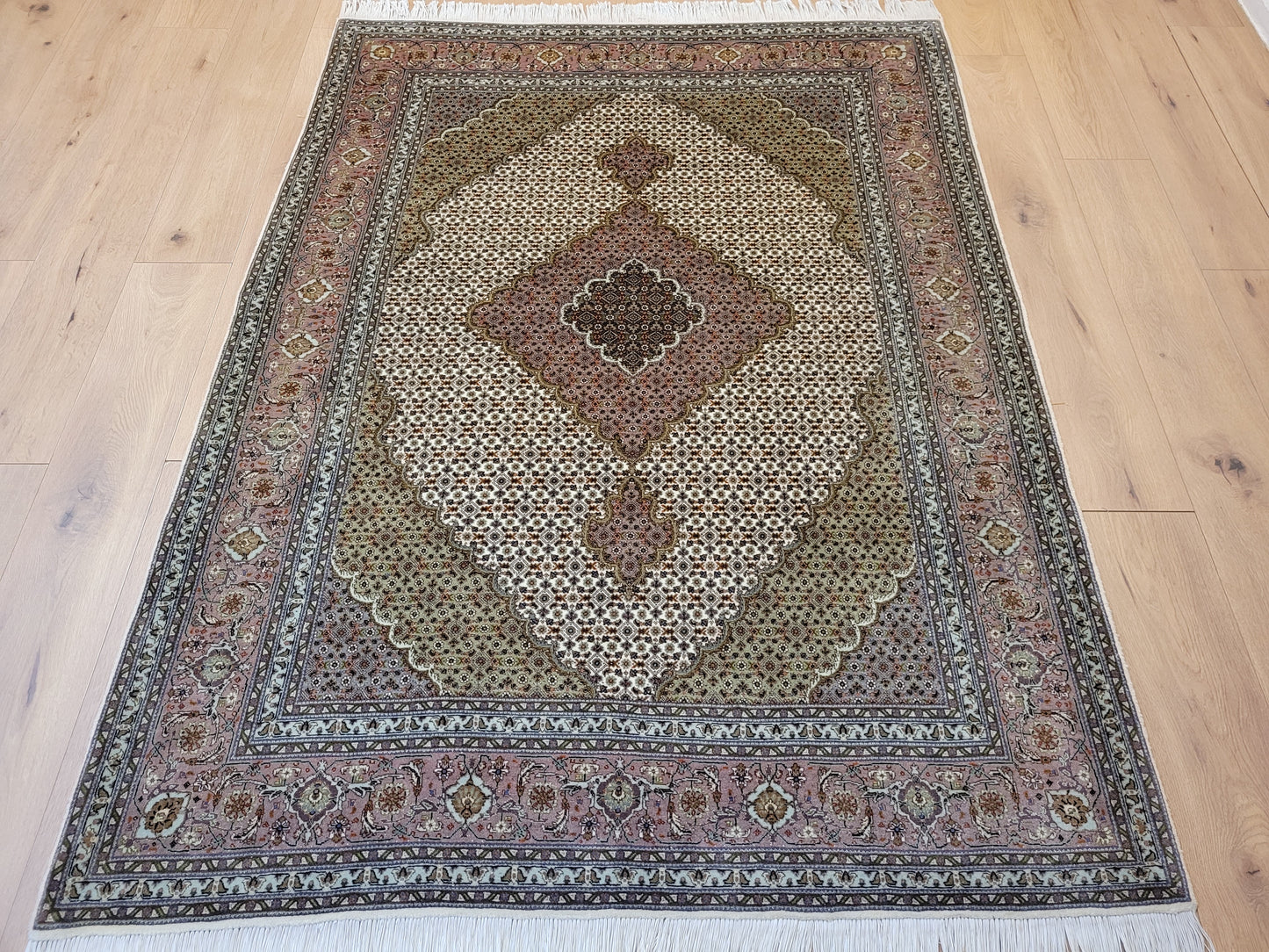 Täbriz Teppich Korkwolle Seide feine Handknüpfung Mahi Design