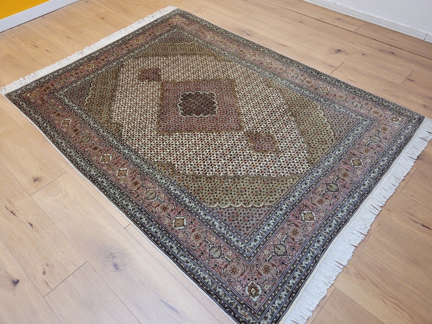 Täbriz Teppich Korkwolle Seide feine Handknüpfung Mahi Design