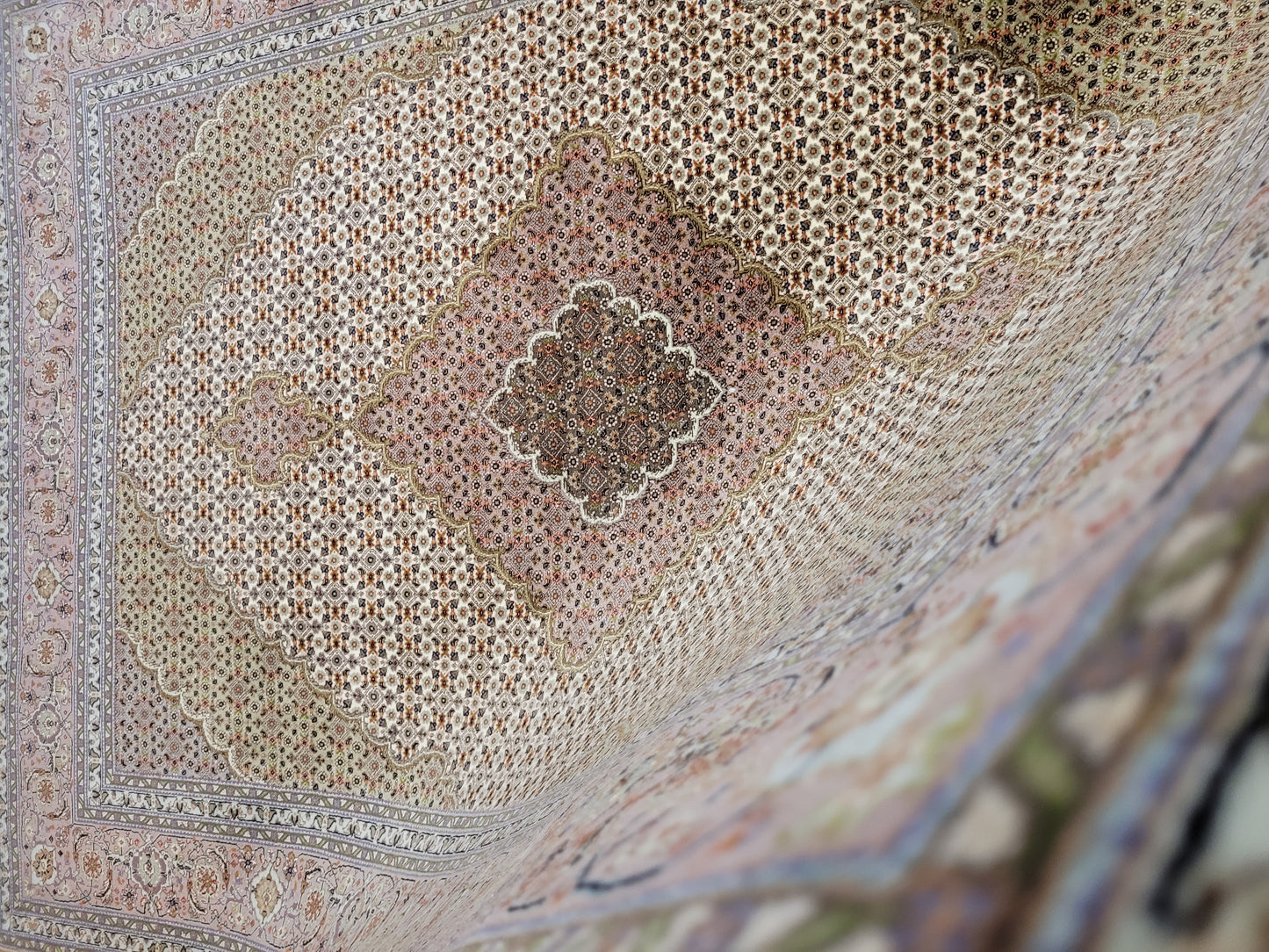 Täbriz Teppich Korkwolle Seide feine Handknüpfung Mahi Design