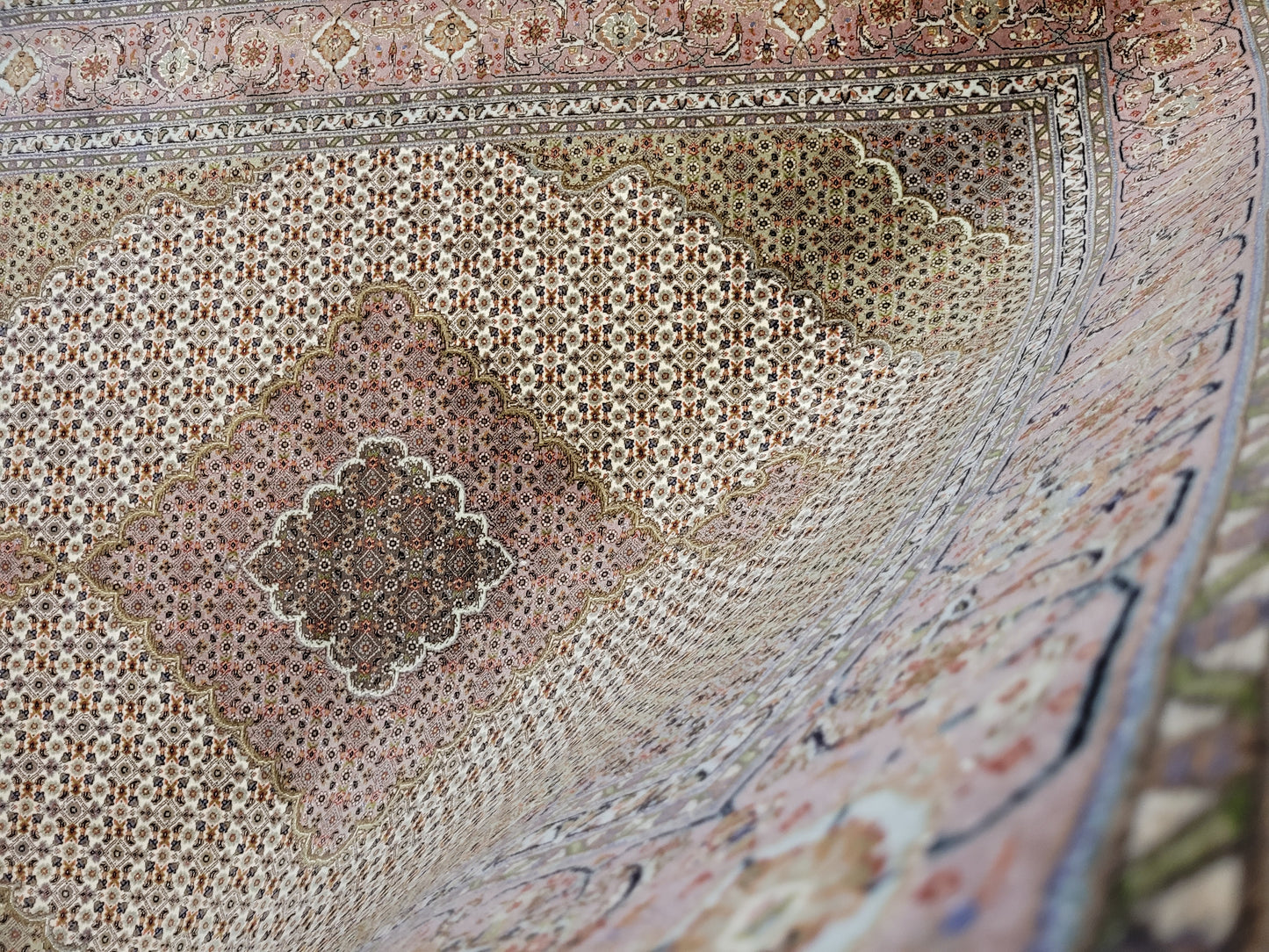 Täbriz Teppich Korkwolle Seide feine Handknüpfung Mahi Design