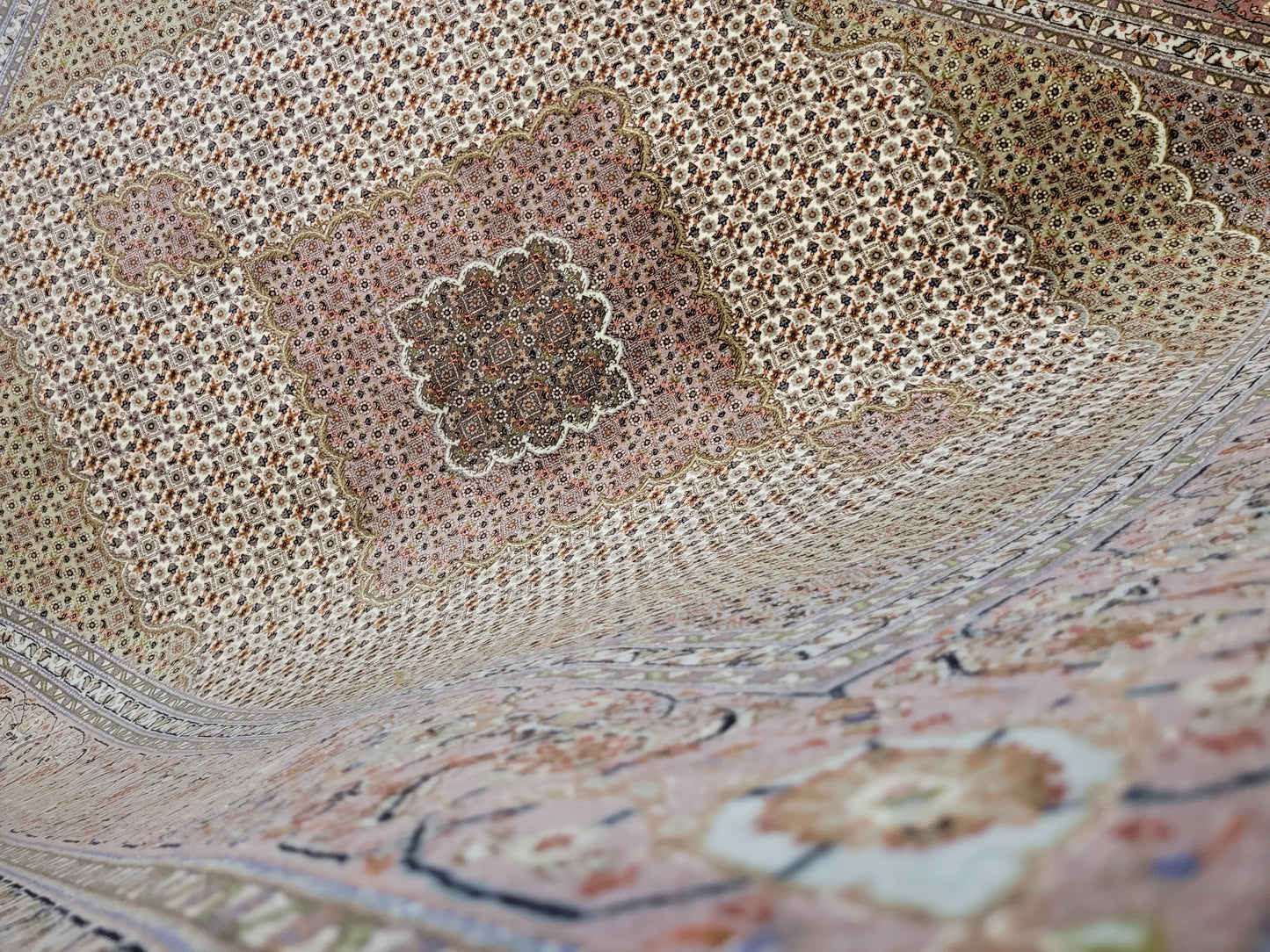 Täbriz Teppich Korkwolle Seide feine Handknüpfung Mahi Design