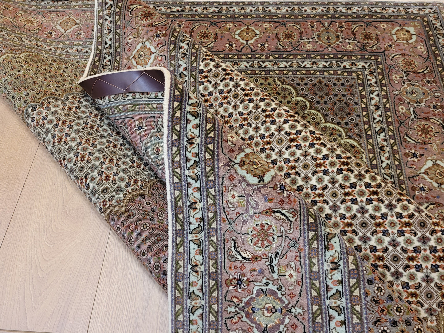 Täbriz Teppich Korkwolle Seide feine Handknüpfung Mahi Design