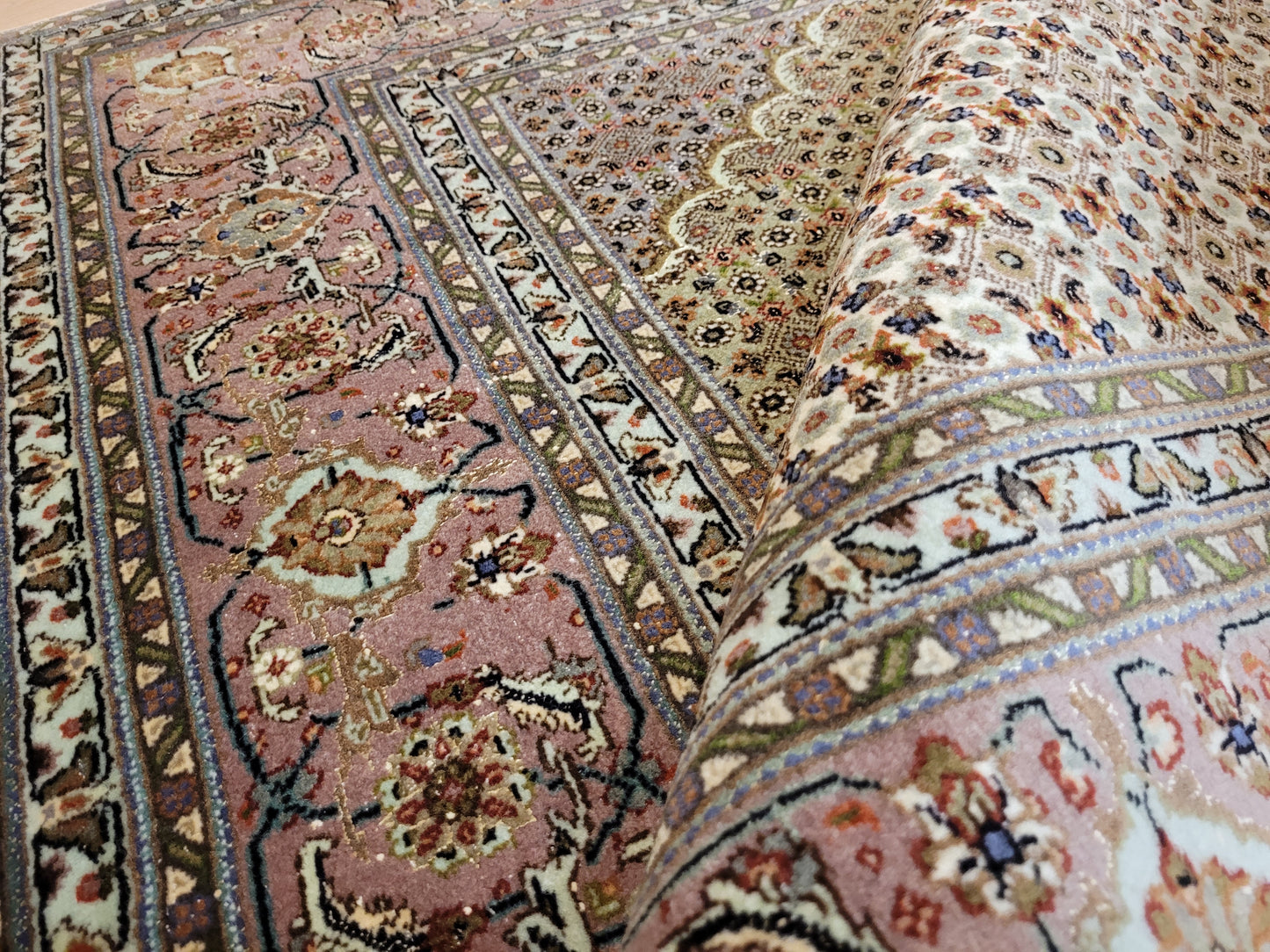 Täbriz Teppich Korkwolle Seide feine Handknüpfung Mahi Design