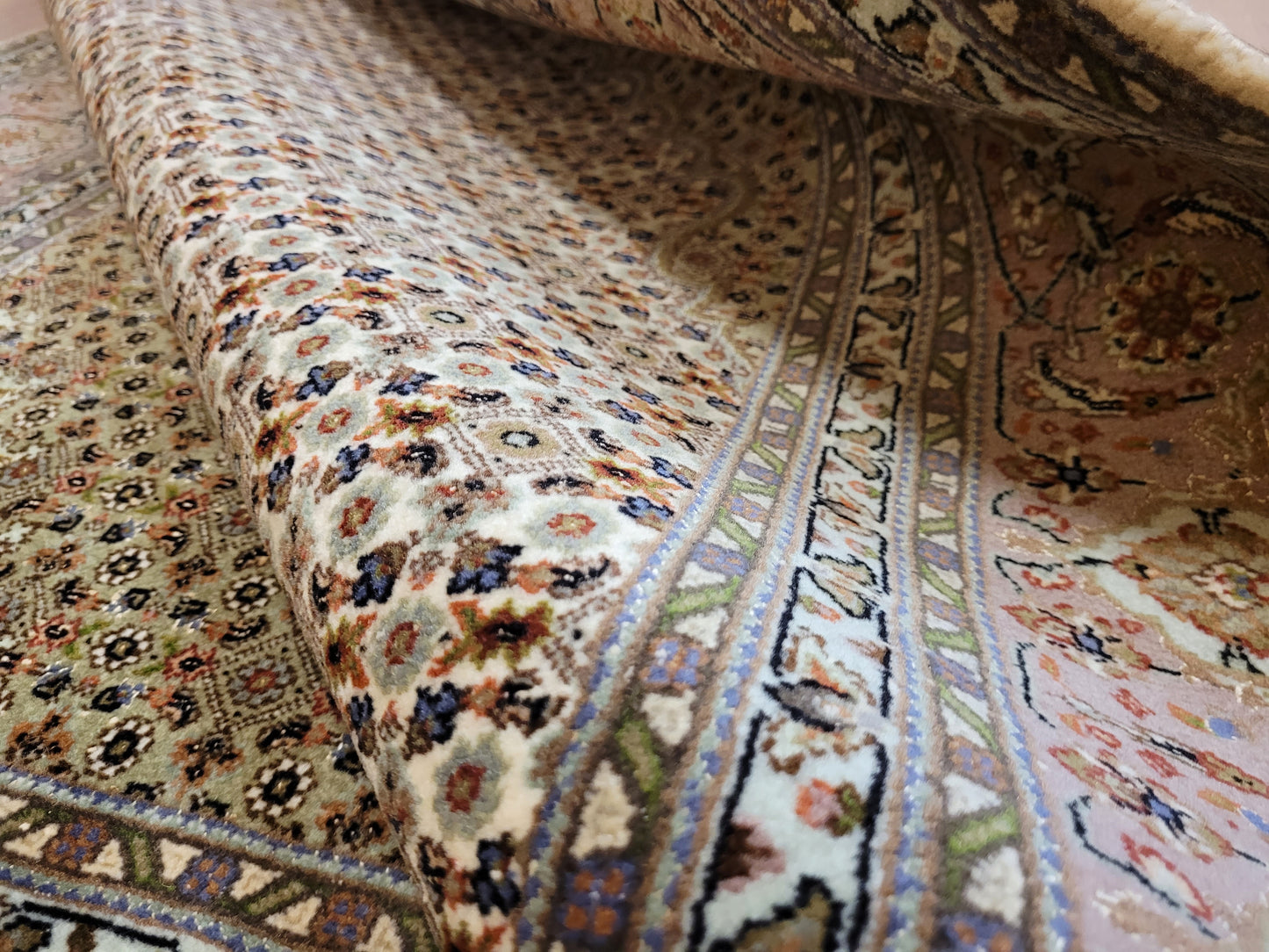 Täbriz Teppich Korkwolle Seide feine Handknüpfung Mahi Design