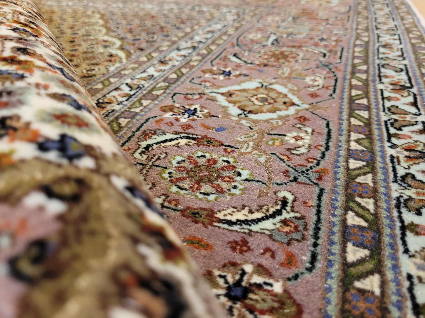 Täbriz Teppich Korkwolle Seide feine Handknüpfung Mahi Design