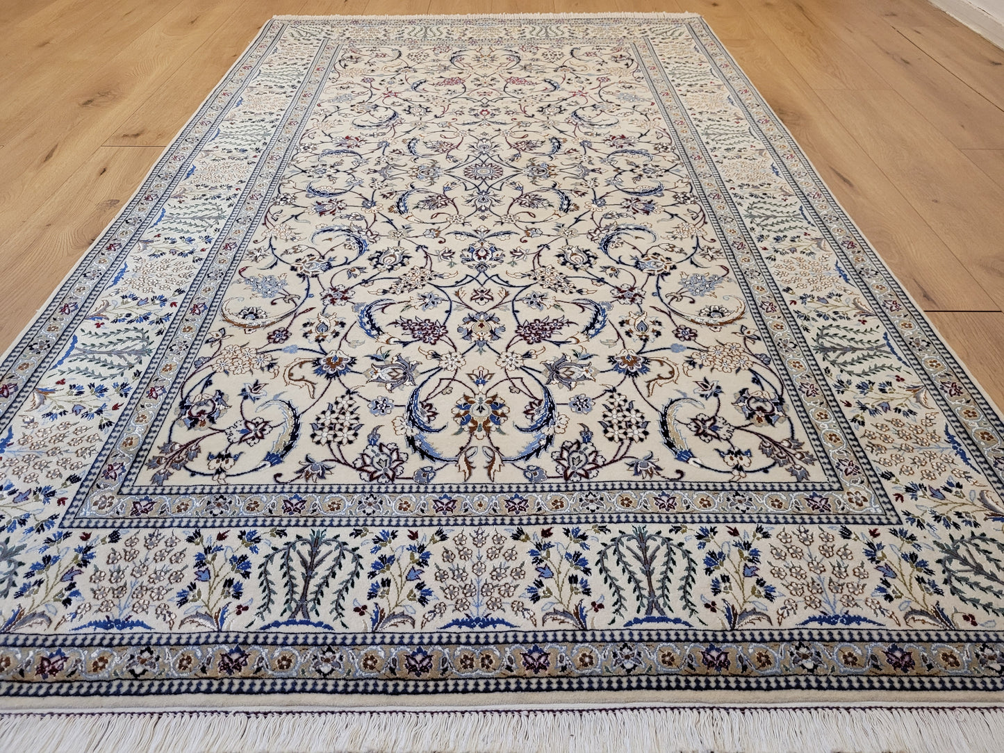 Nain Teppich Korkwolle mit Seide feine Handknüpfung cremeblau