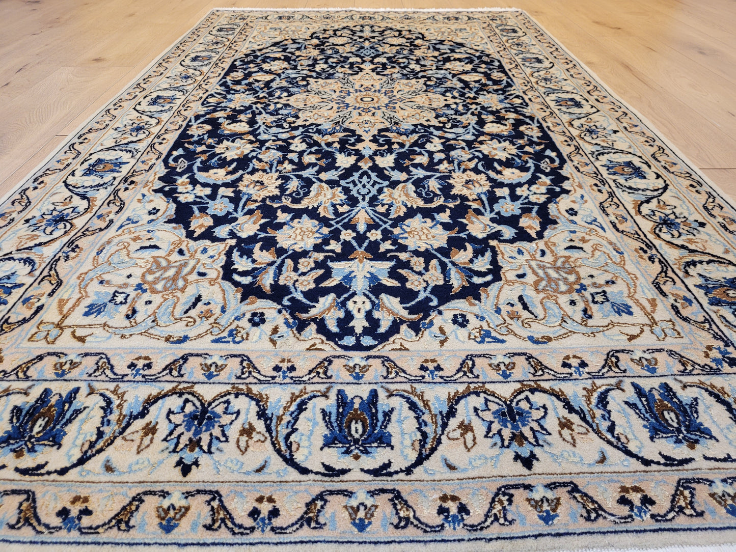 Nain Teppich Korkwolle mit Seide feine Handarbeit