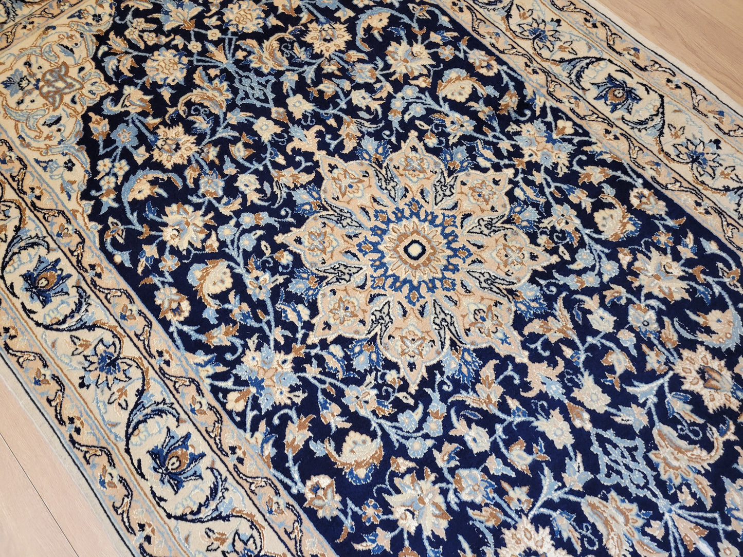 Nain Teppich Korkwolle mit Seide feine Handarbeit