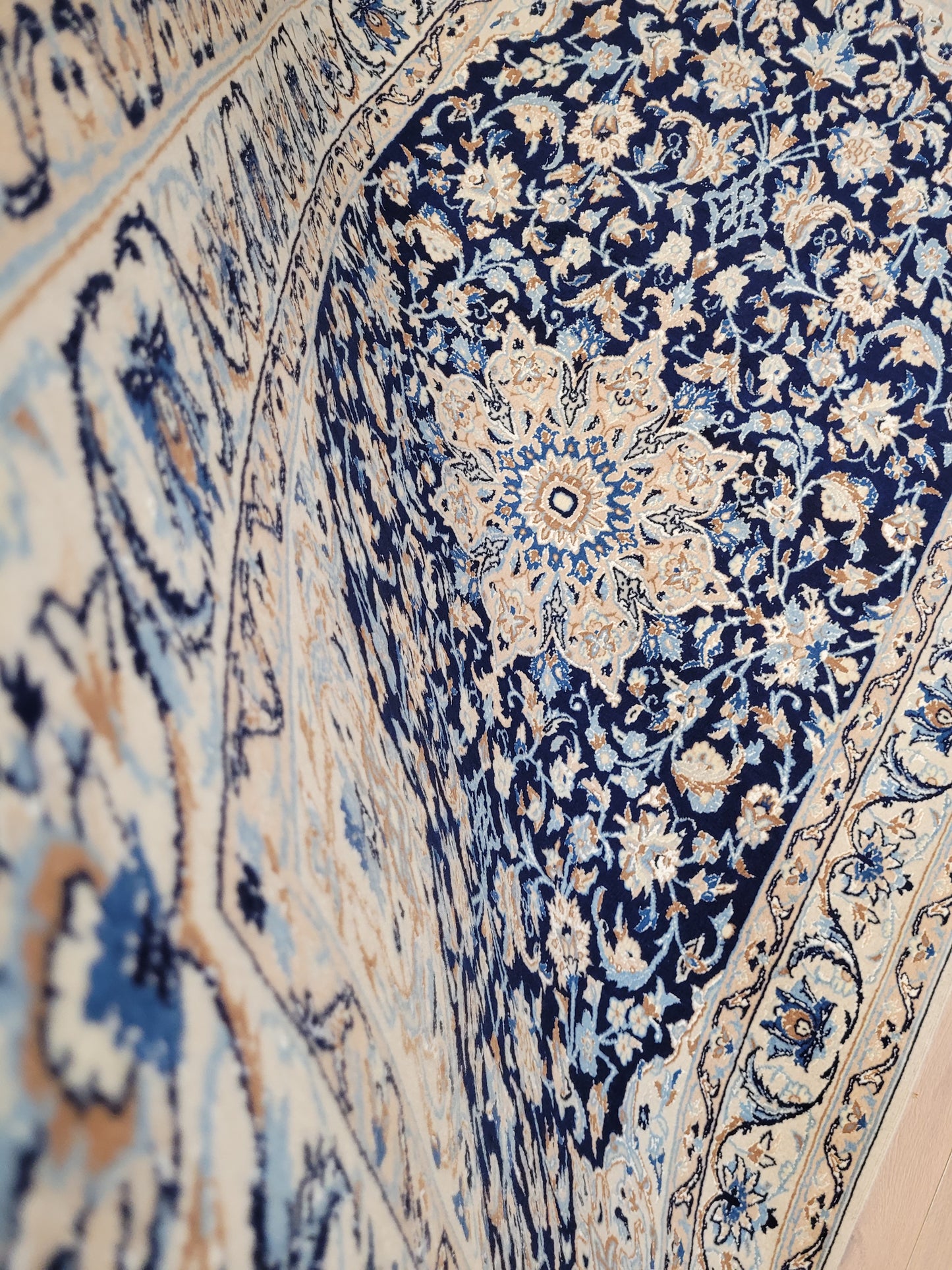 Nain Teppich Korkwolle mit Seide feine Handarbeit