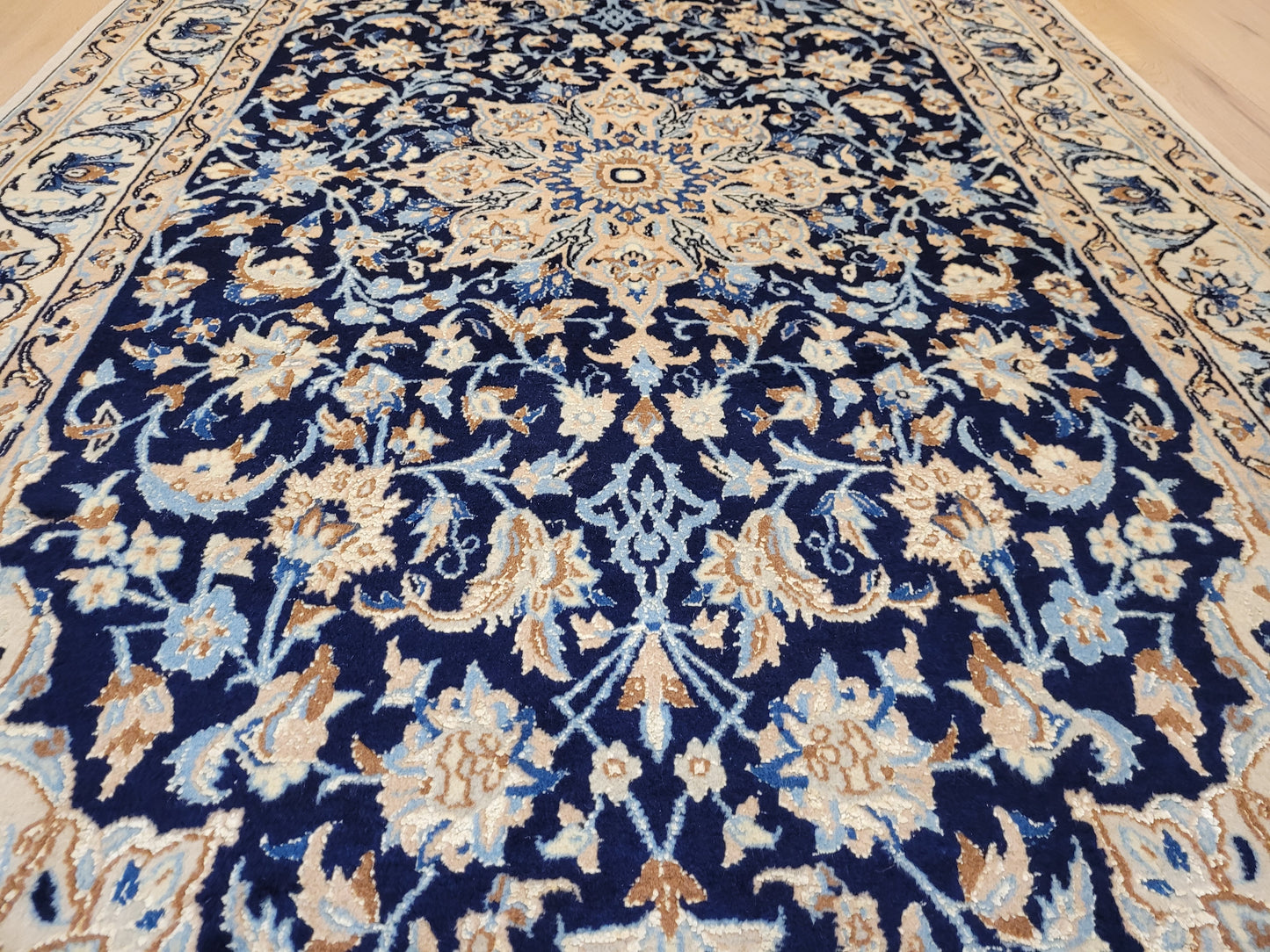 Nain Teppich Korkwolle mit Seide feine Handarbeit