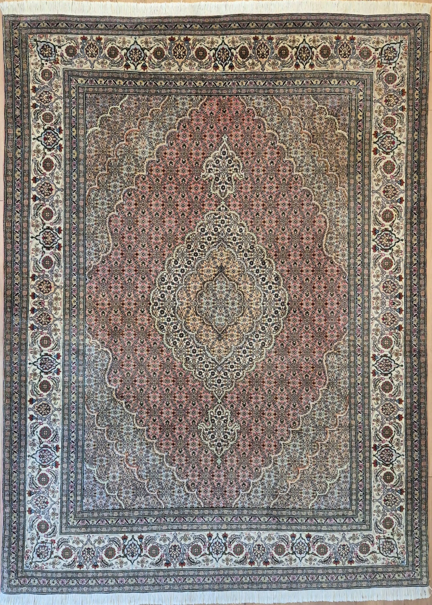 Täbriz Teppich Korkwolle mit Seide feine Knüpfung florales Medaillon