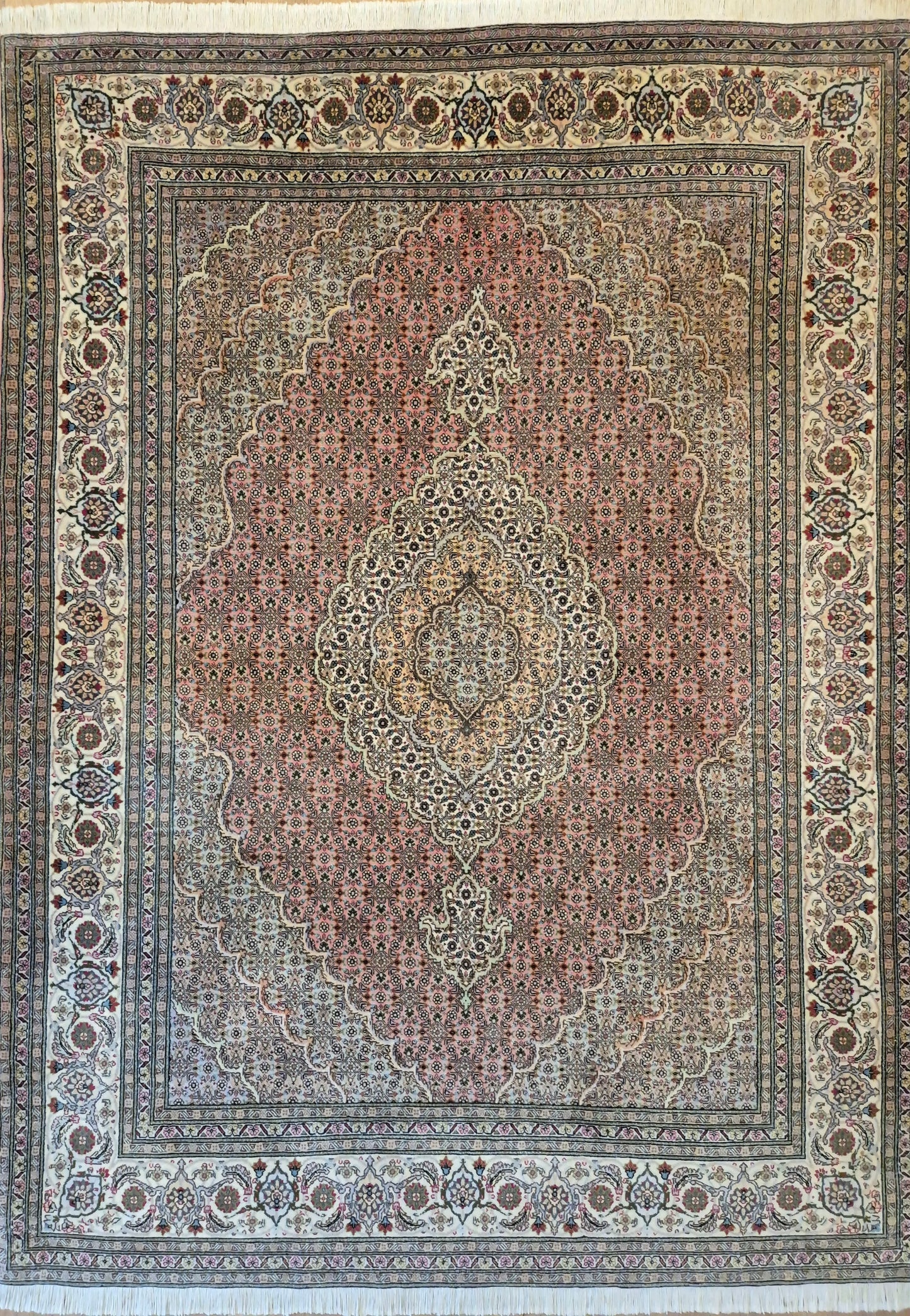 Täbriz Teppich Korkwolle mit Seide feine Knüpfung florales Medaillon