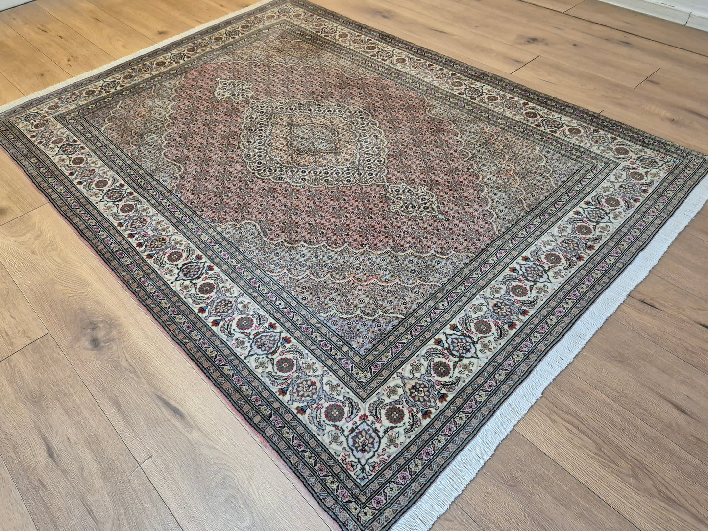 Täbriz Teppich Korkwolle mit Seide feine Knüpfung florales Medaillon