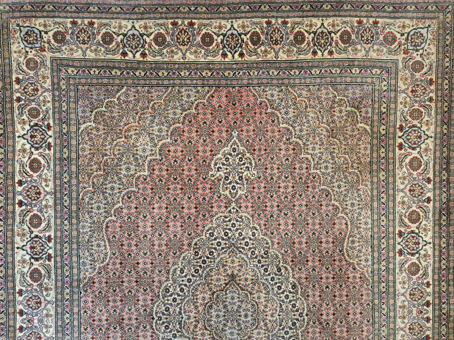 Täbriz Teppich Korkwolle mit Seide feine Knüpfung florales Medaillon