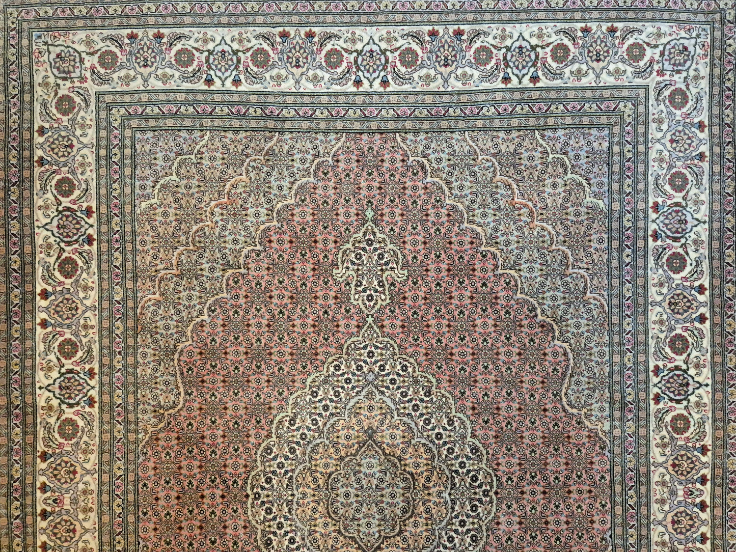 Täbriz Teppich Korkwolle mit Seide feine Knüpfung florales Medaillon