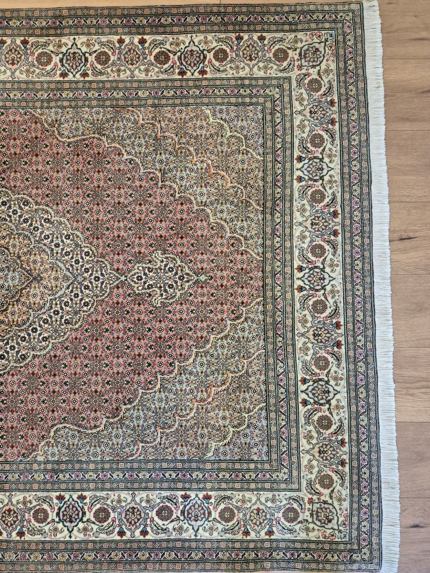 Täbriz Teppich Korkwolle mit Seide feine Knüpfung florales Medaillon