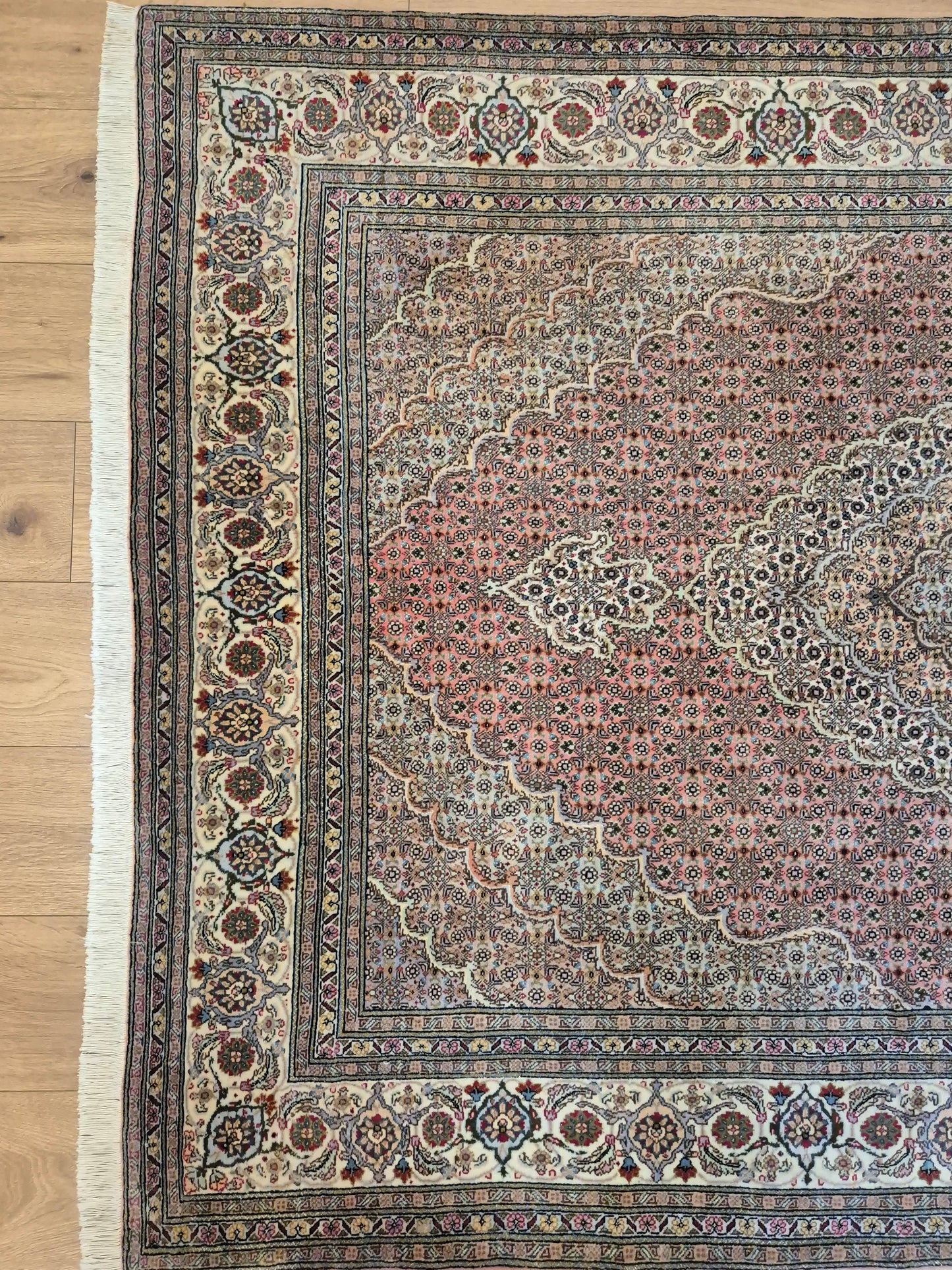 Täbriz Teppich Korkwolle mit Seide feine Knüpfung florales Medaillon