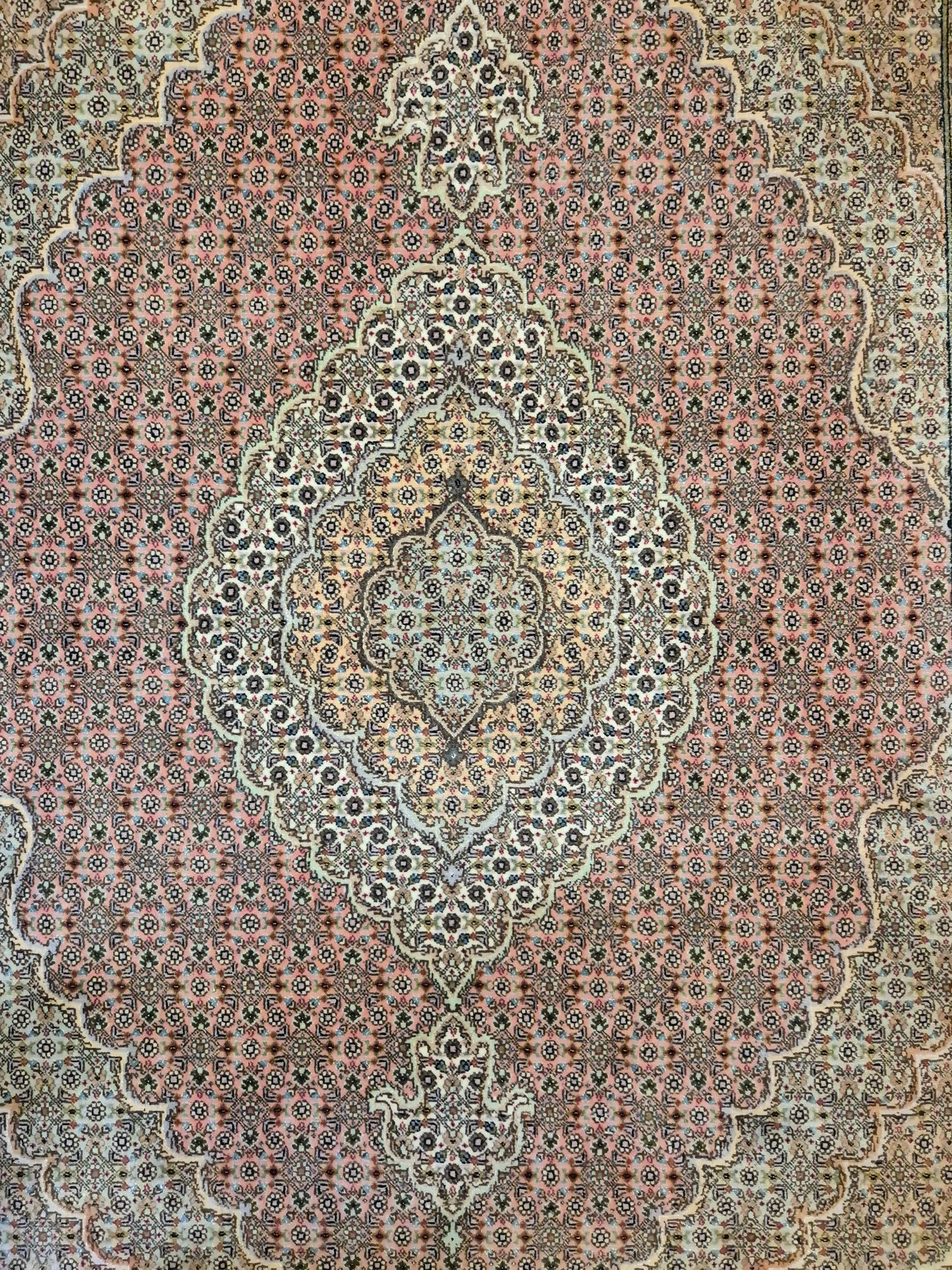 Täbriz Teppich Korkwolle mit Seide feine Knüpfung florales Medaillon