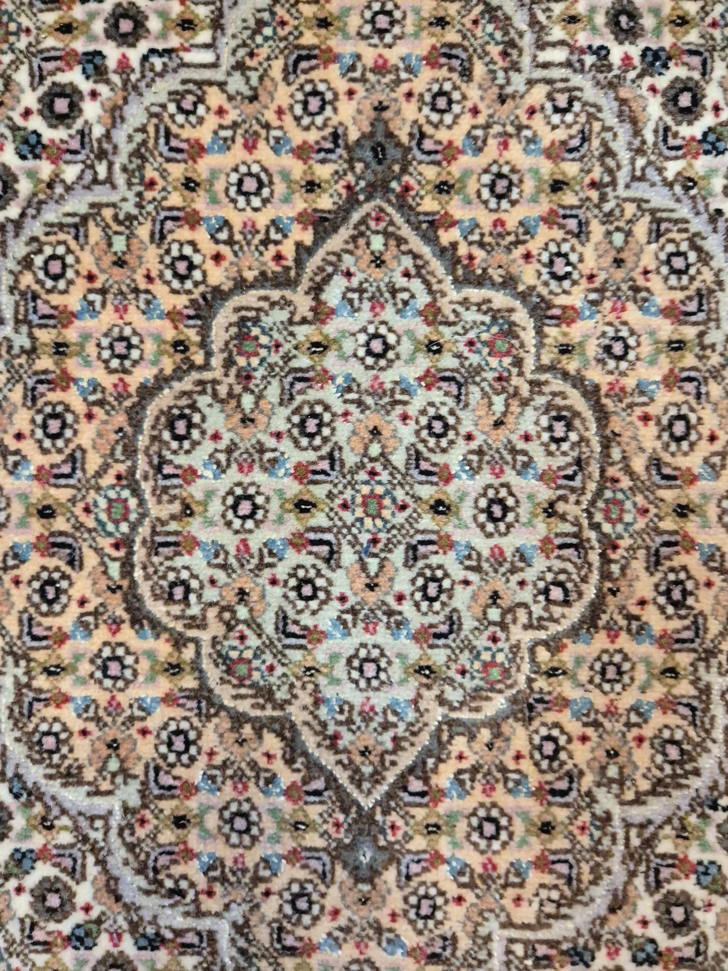 Täbriz Teppich Korkwolle mit Seide feine Knüpfung florales Medaillon