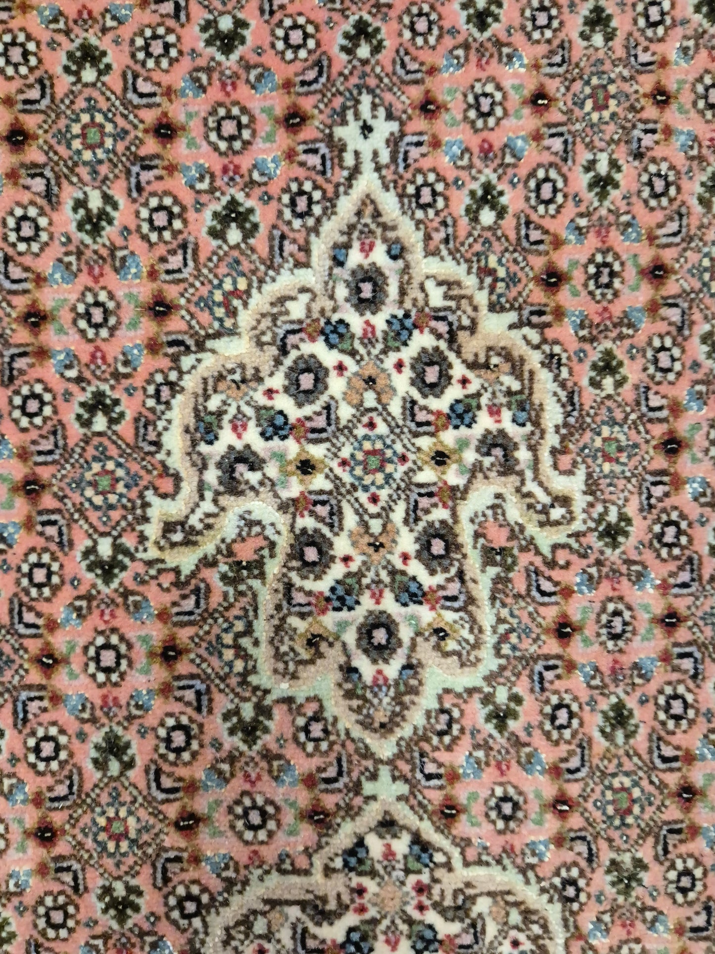 Täbriz Teppich Korkwolle mit Seide feine Knüpfung florales Medaillon