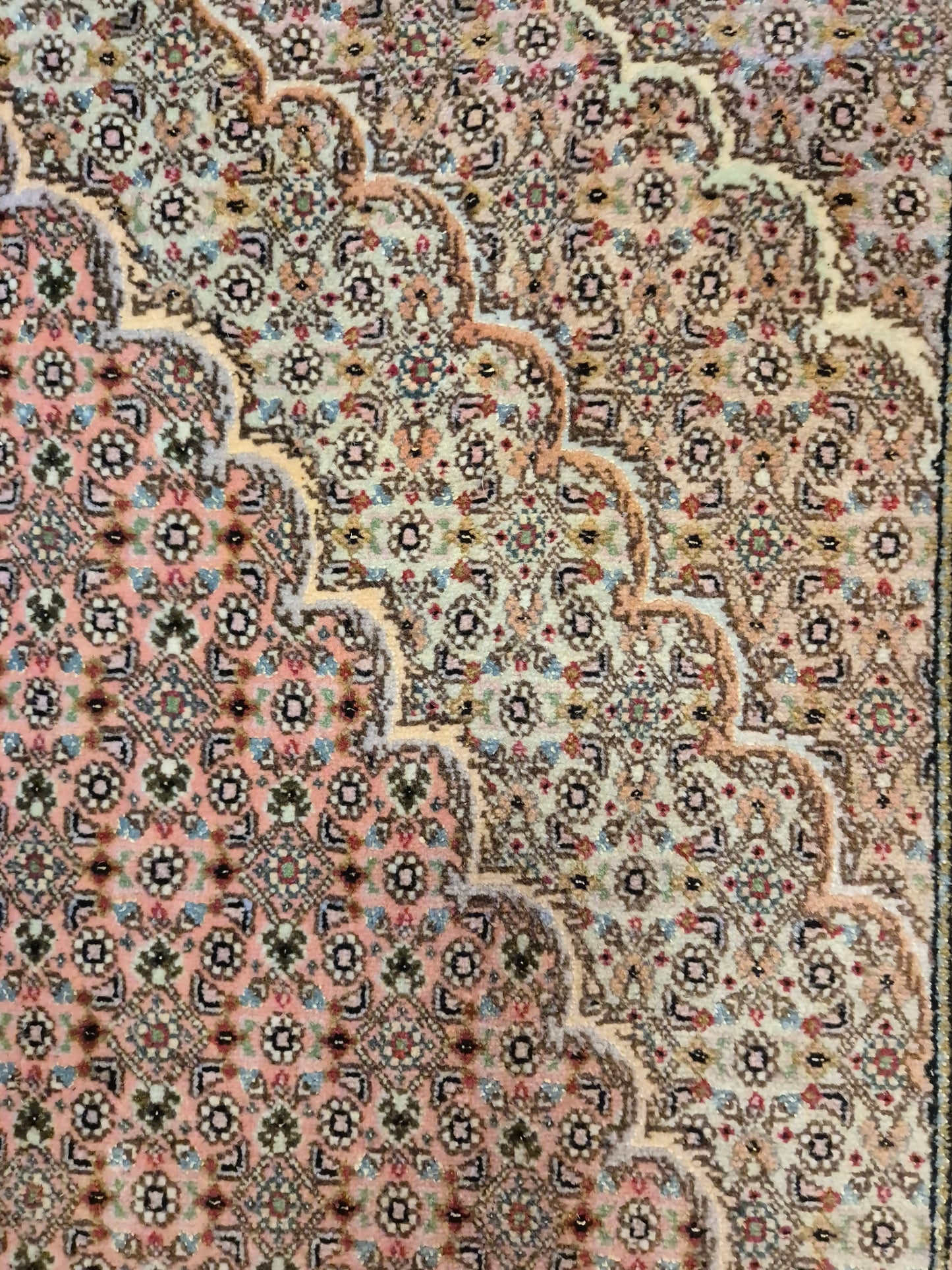 Täbriz Teppich Korkwolle mit Seide feine Knüpfung florales Medaillon