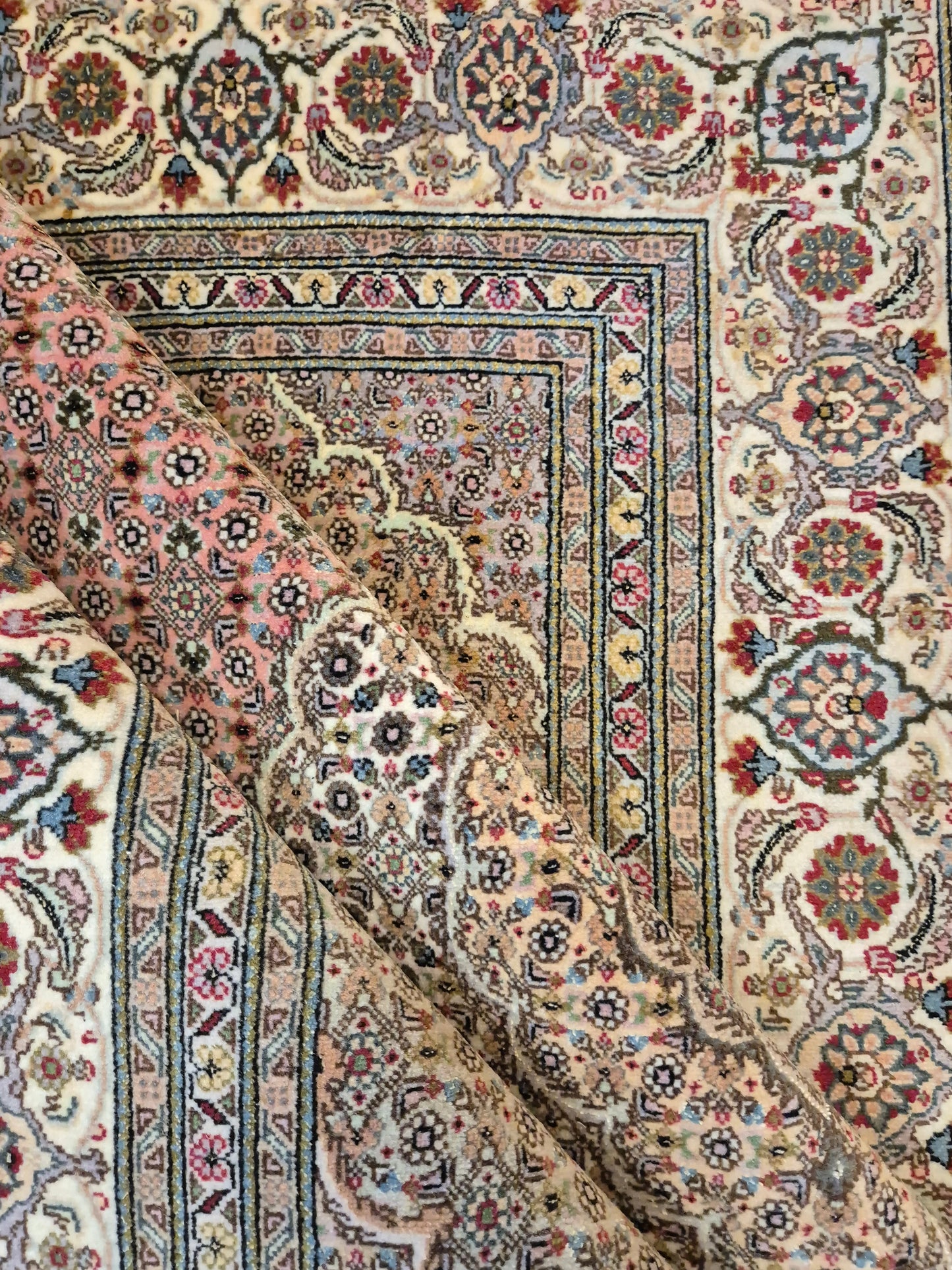 Täbriz Teppich Korkwolle mit Seide feine Knüpfung florales Medaillon