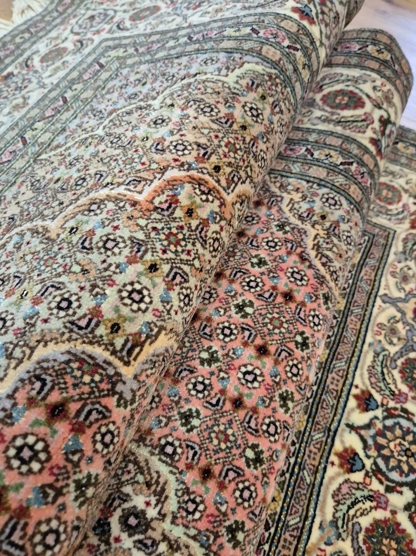 Täbriz Teppich Korkwolle mit Seide feine Knüpfung florales Medaillon