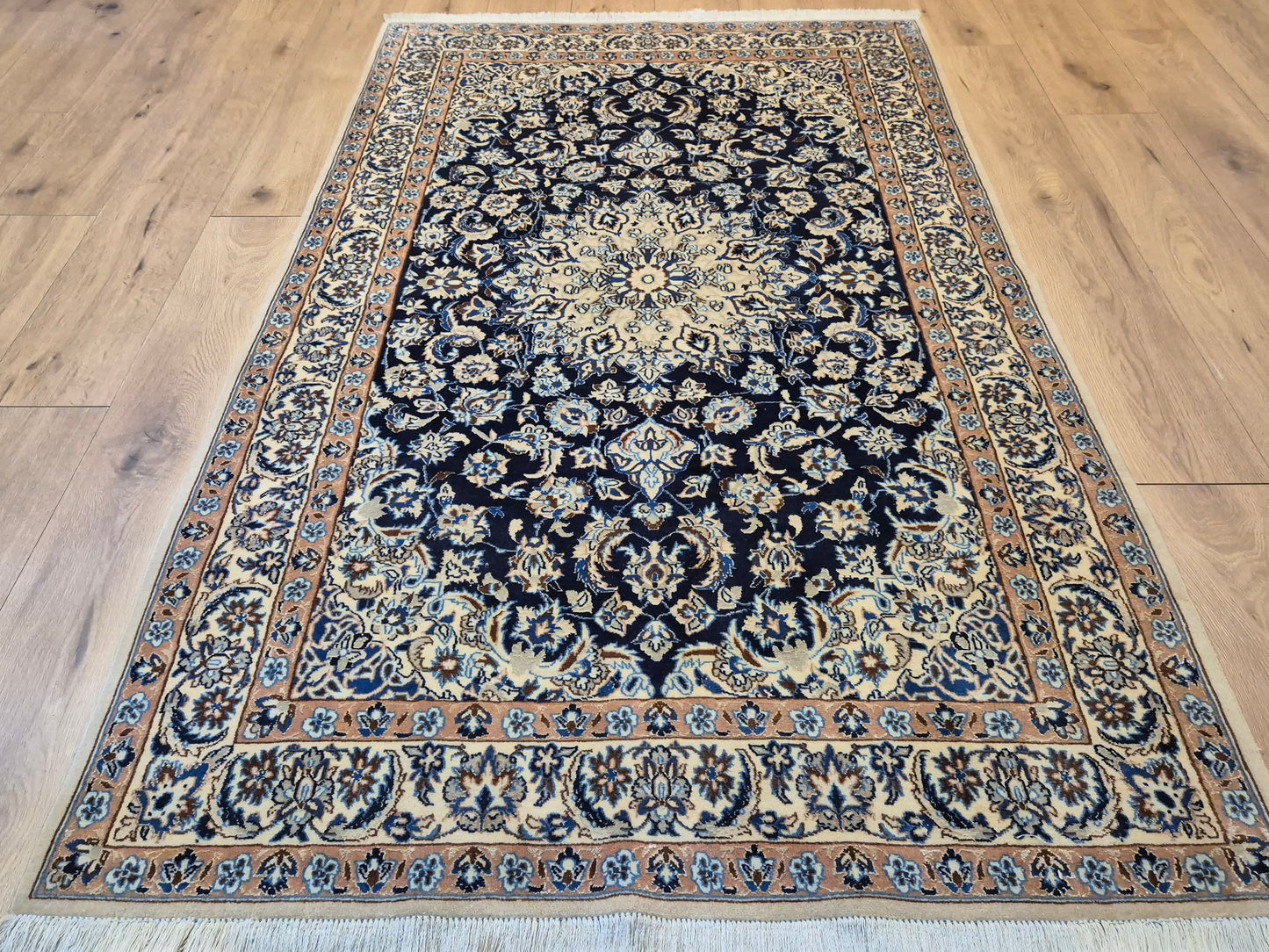 Nain Teppich Korkwolle Seide Medaillon florales Design feine Knüpfung