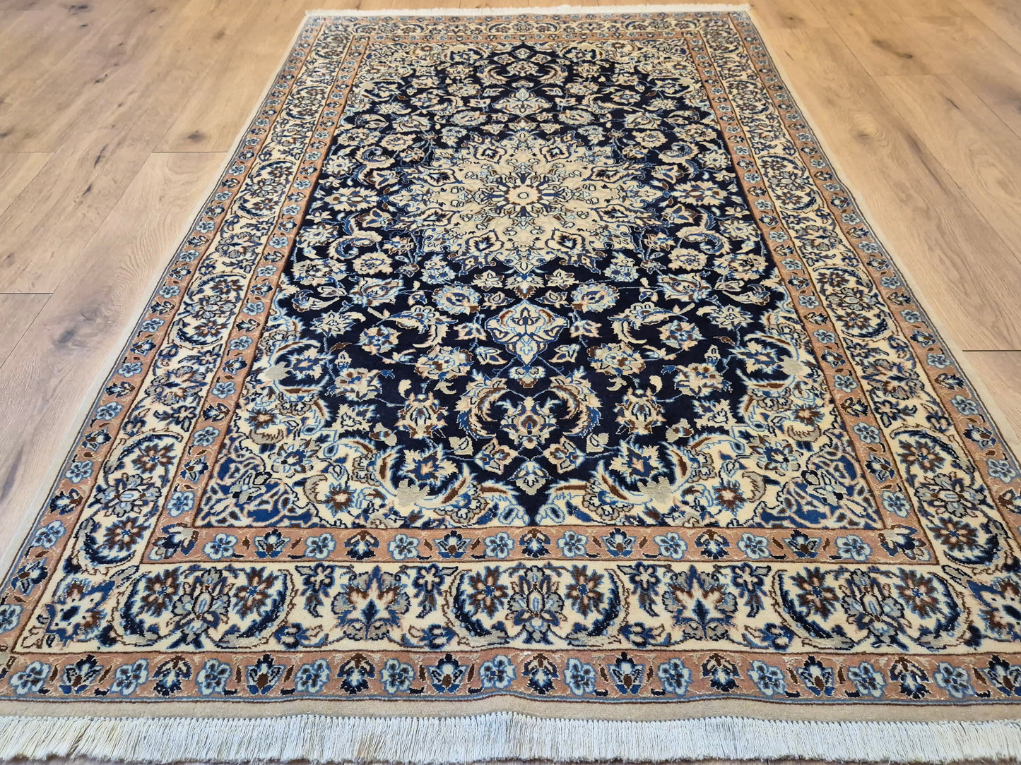 Nain Teppich Korkwolle Seide Medaillon florales Design feine Knüpfung