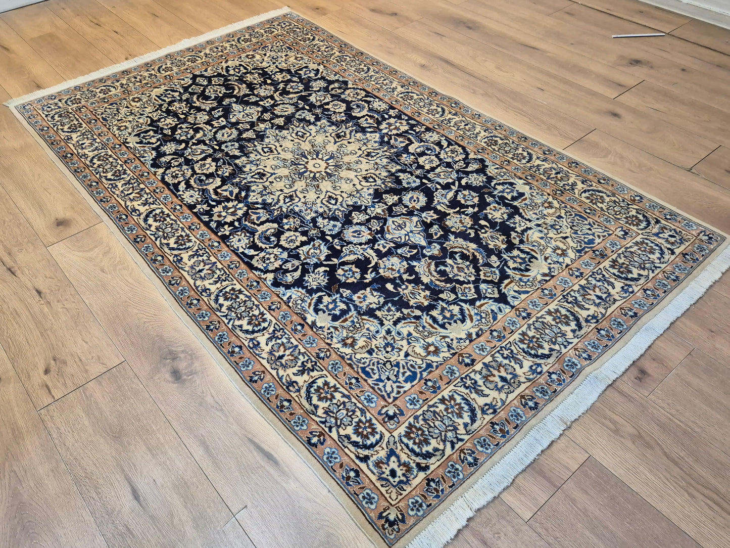 Nain Teppich Korkwolle Seide Medaillon florales Design feine Knüpfung