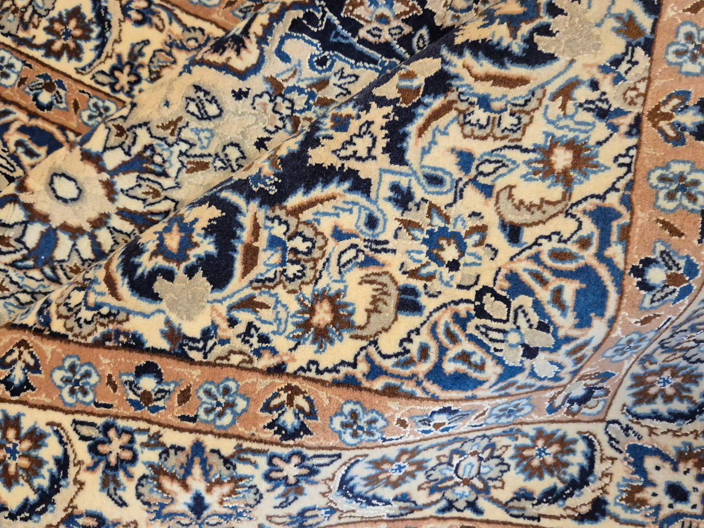 Nain Teppich Korkwolle Seide Medaillon florales Design feine Knüpfung