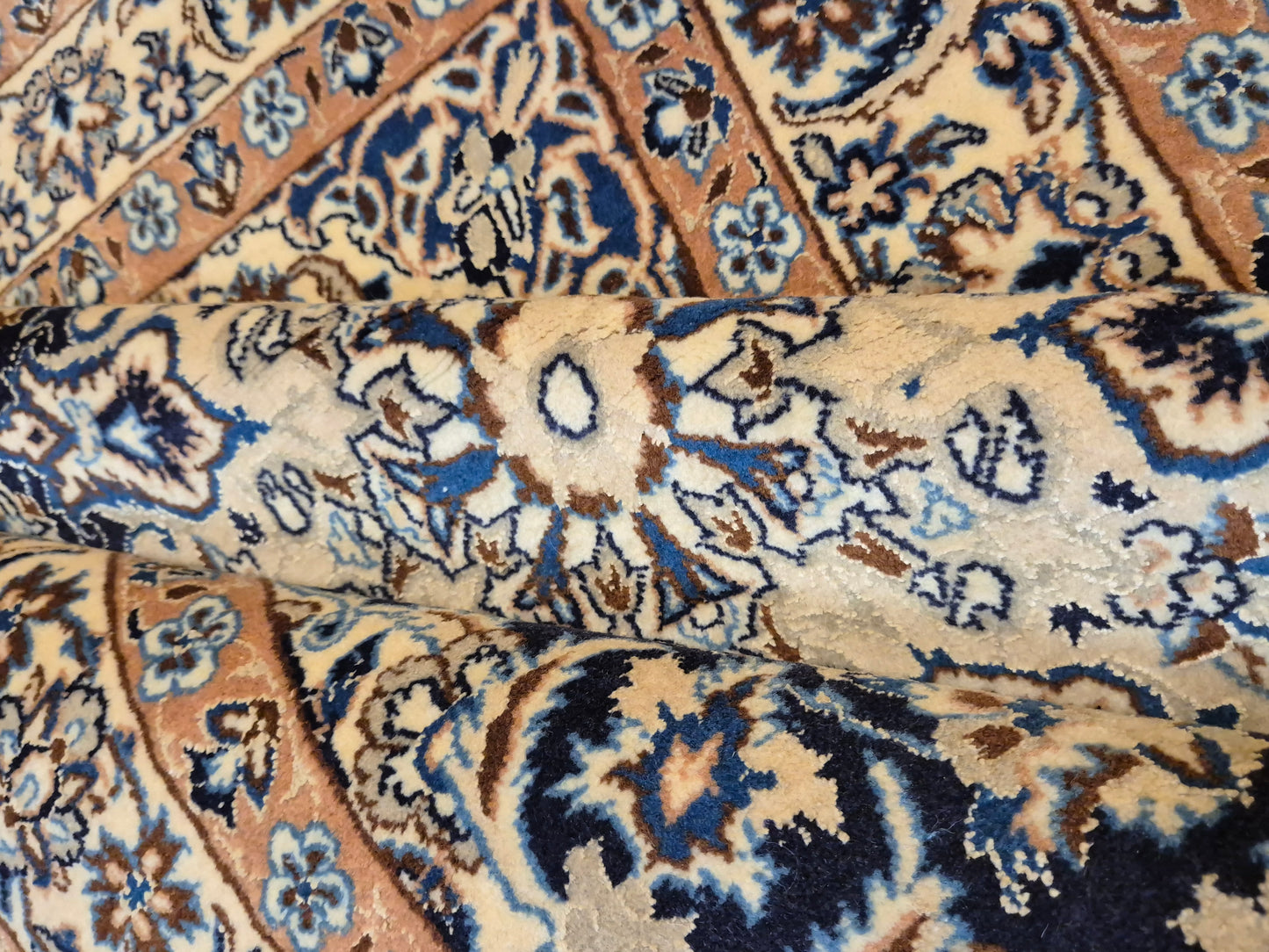 Nain Teppich Korkwolle Seide Medaillon florales Design feine Knüpfung