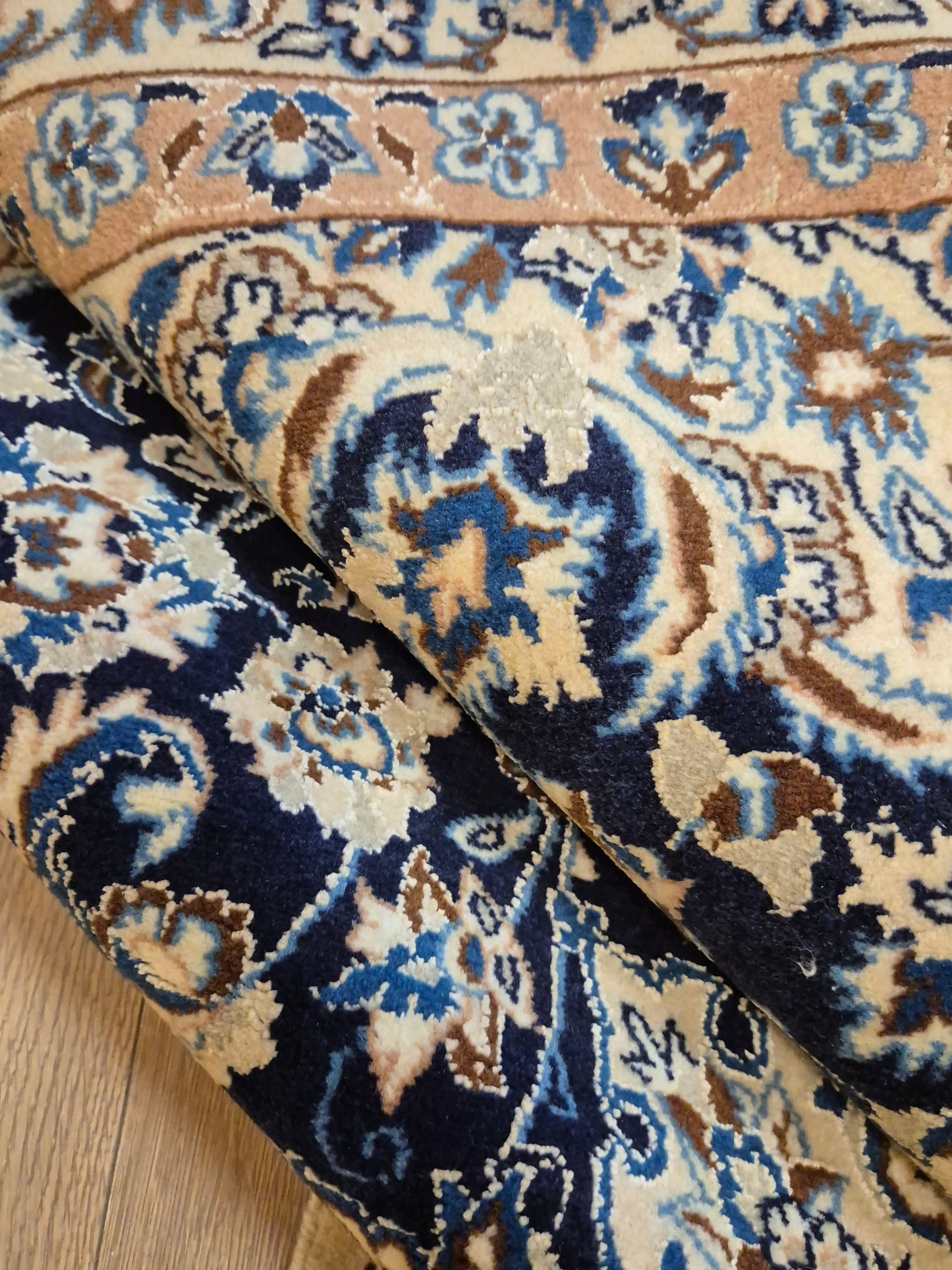 Nain Teppich Korkwolle Seide Medaillon florales Design feine Knüpfung