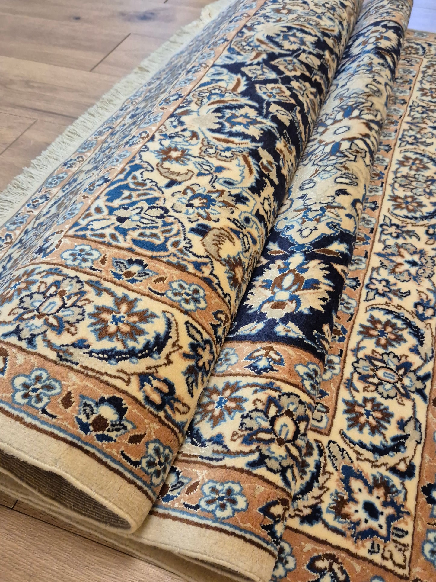 Nain Teppich Korkwolle Seide Medaillon florales Design feine Knüpfung