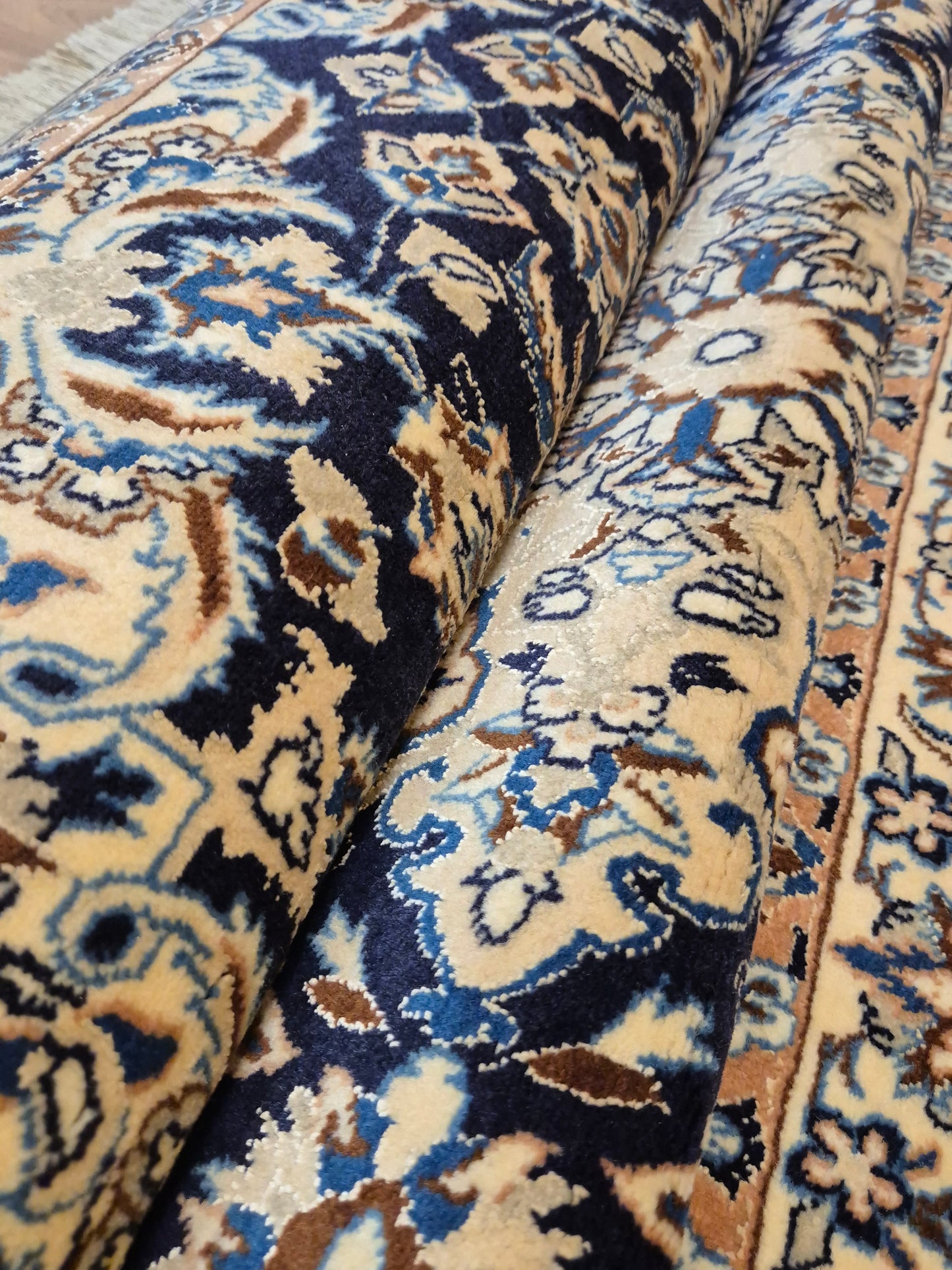 Nain Teppich Korkwolle Seide Medaillon florales Design feine Knüpfung