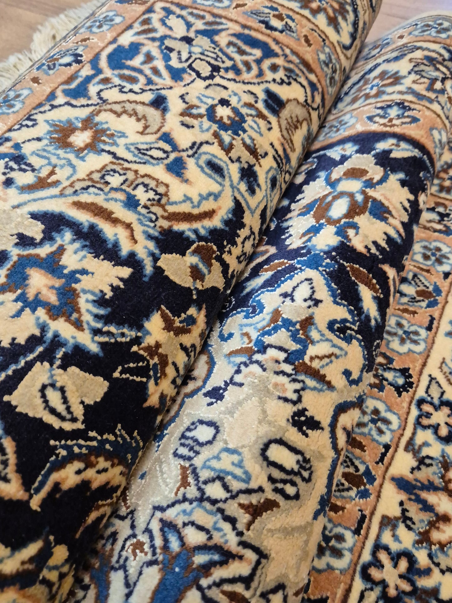 Nain Teppich Korkwolle Seide Medaillon florales Design feine Knüpfung