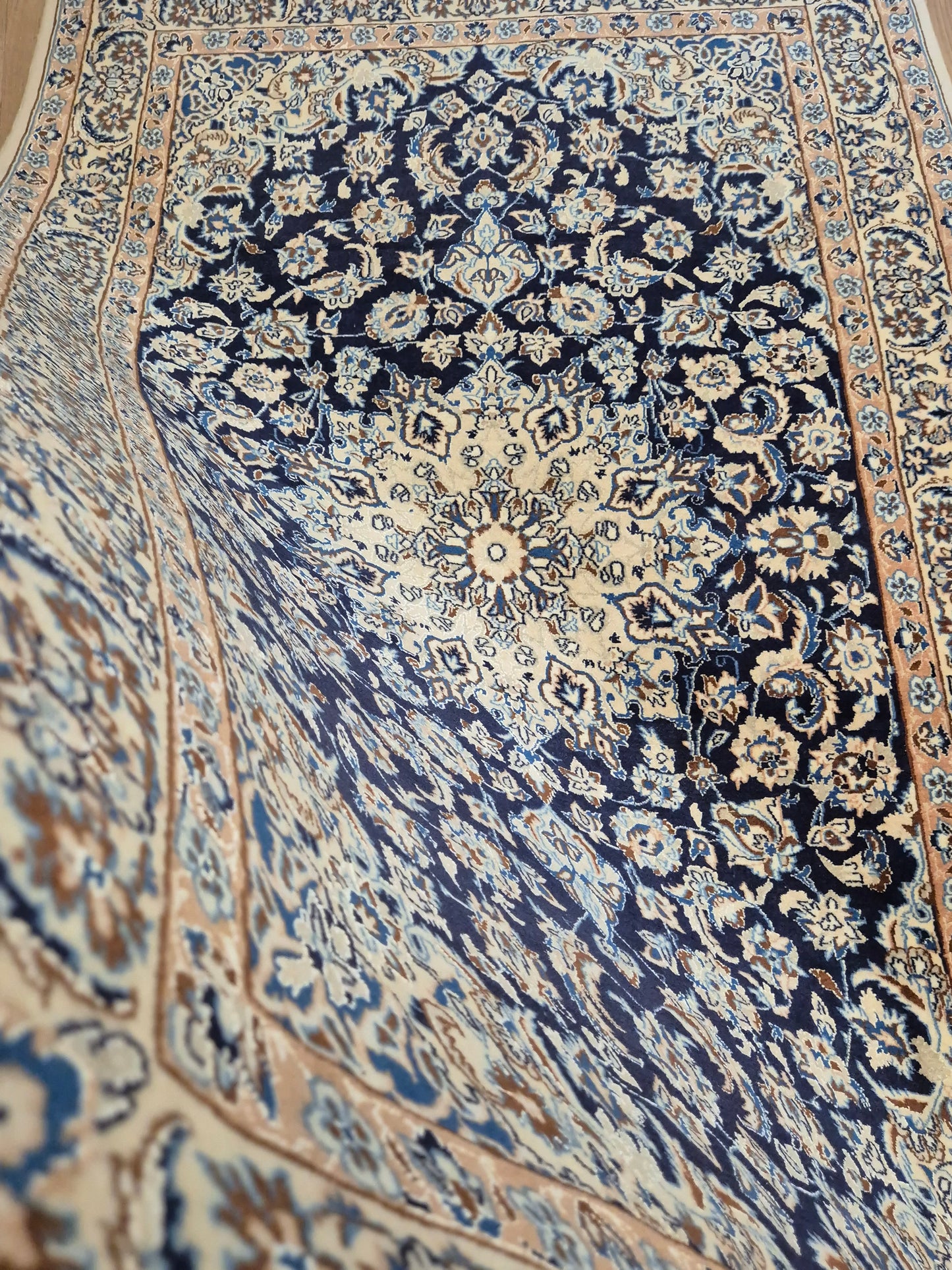 Nain Teppich Korkwolle Seide Medaillon florales Design feine Knüpfung