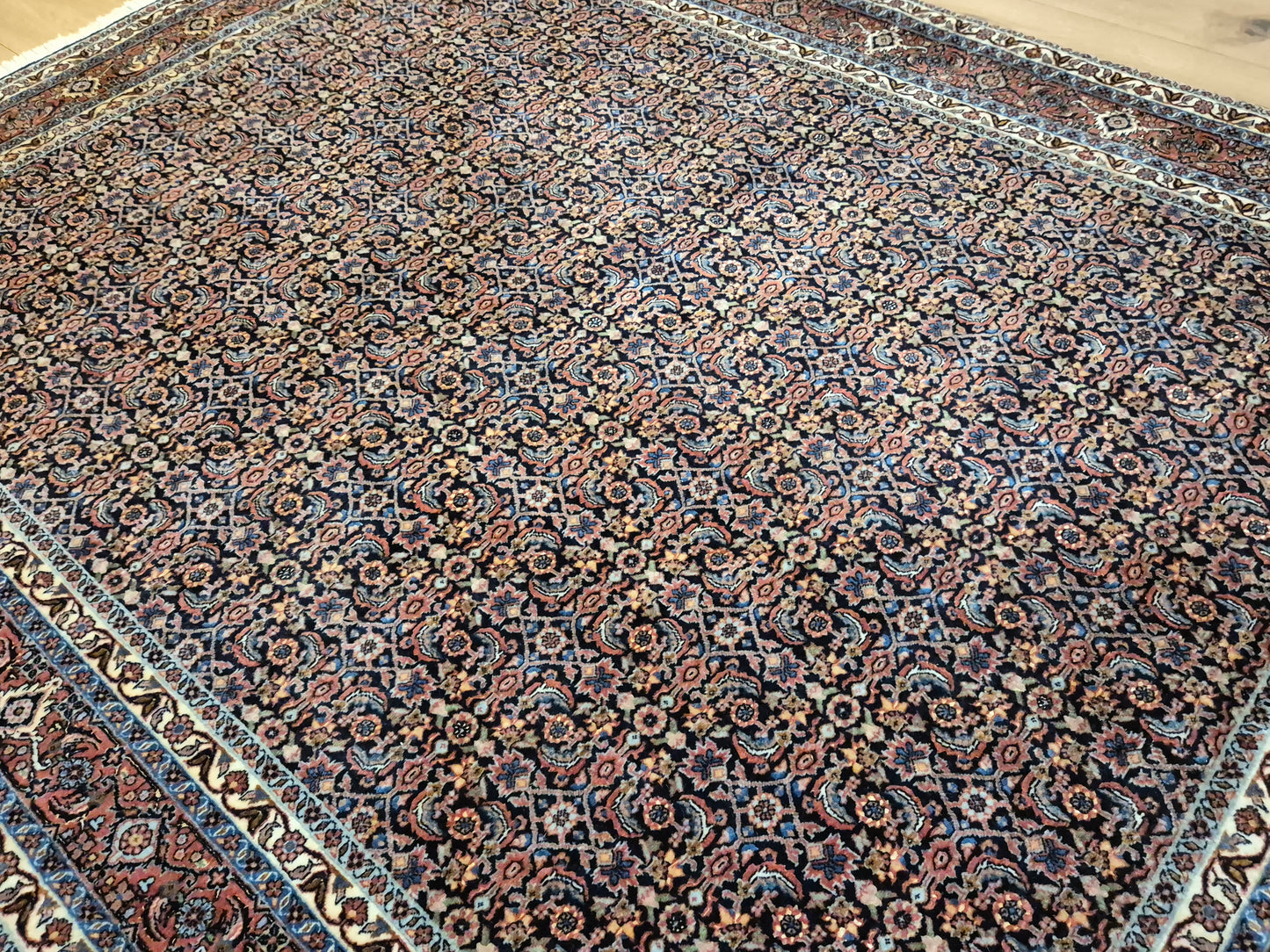 Bidjar Teppich Korkwolle Seide signiert florales Allover-Muster