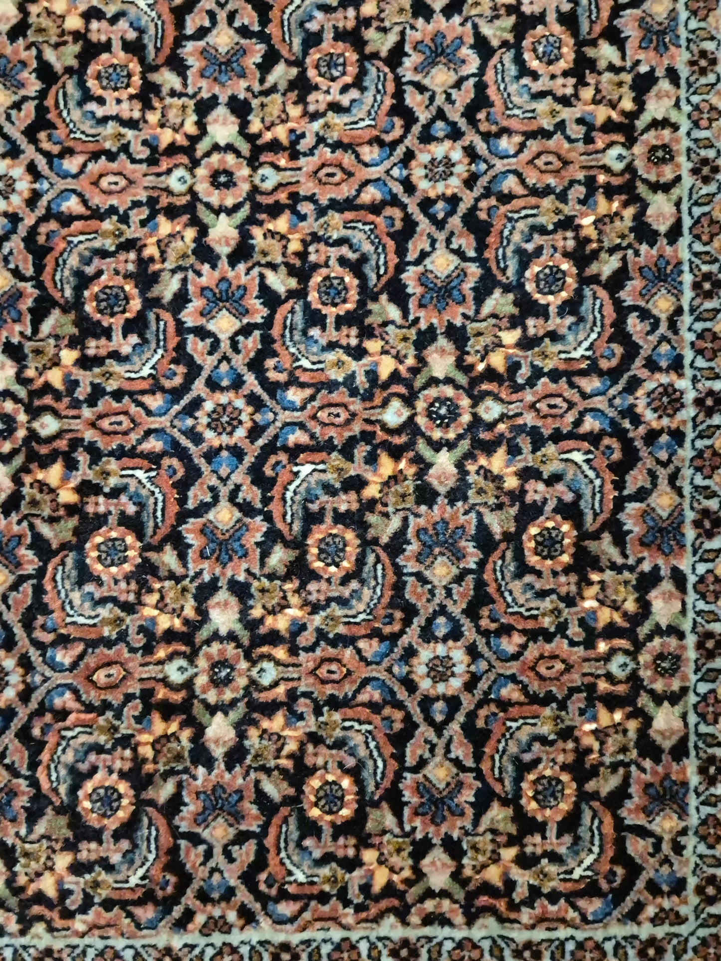 Bidjar Teppich Korkwolle Seide signiert florales Allover-Muster