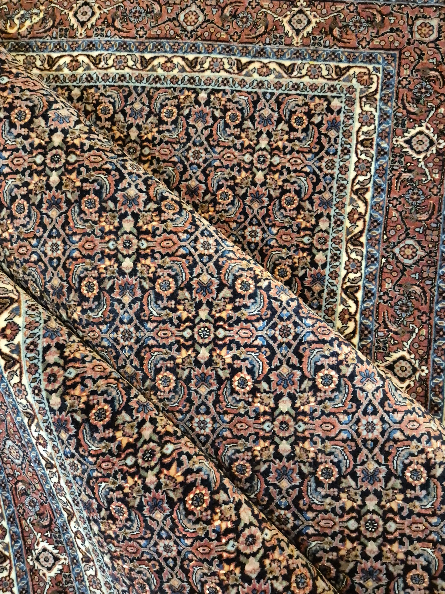 Bidjar Teppich Korkwolle Seide signiert florales Allover-Muster