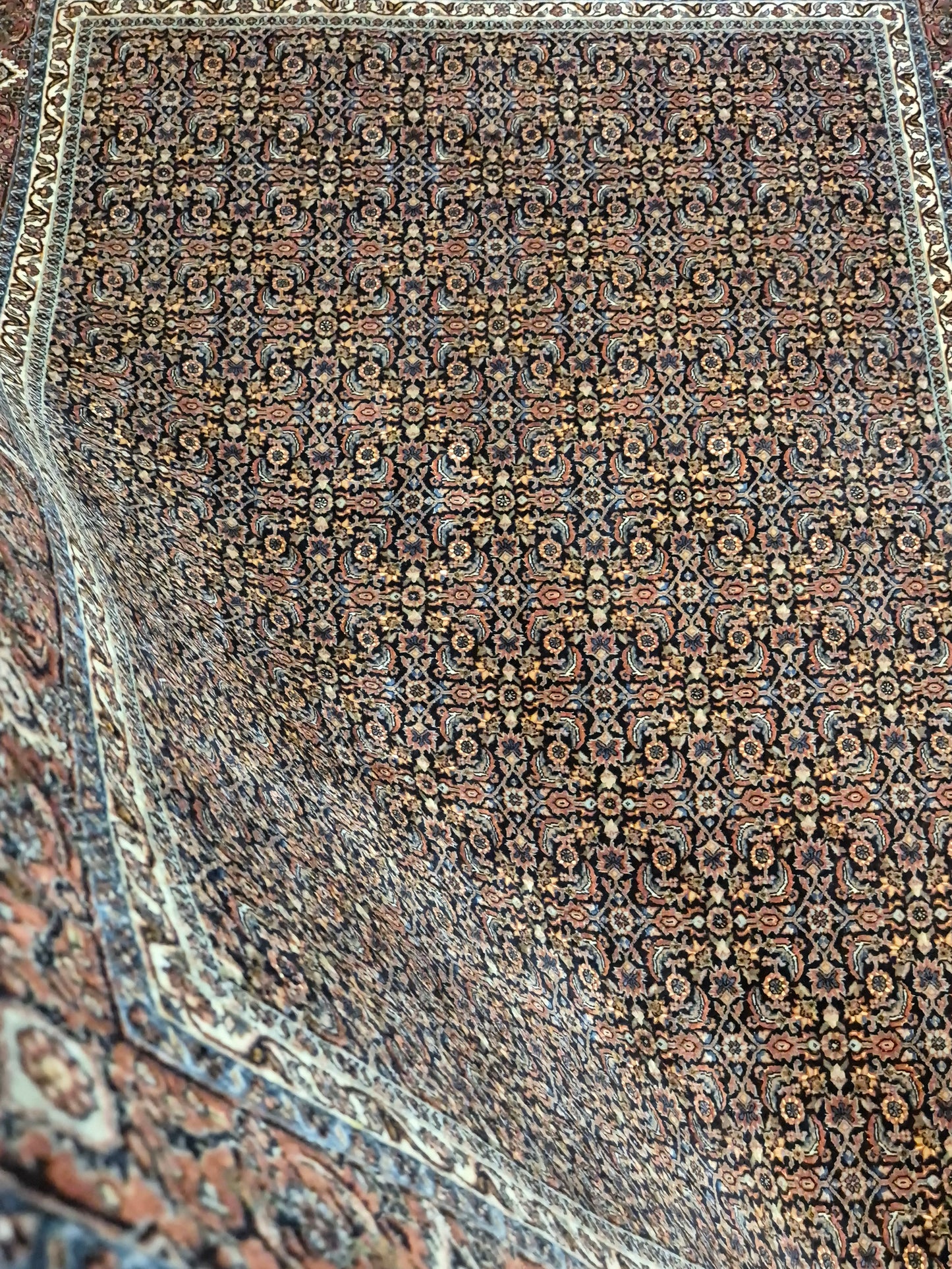 Bidjar Teppich Korkwolle Seide signiert florales Allover-Muster