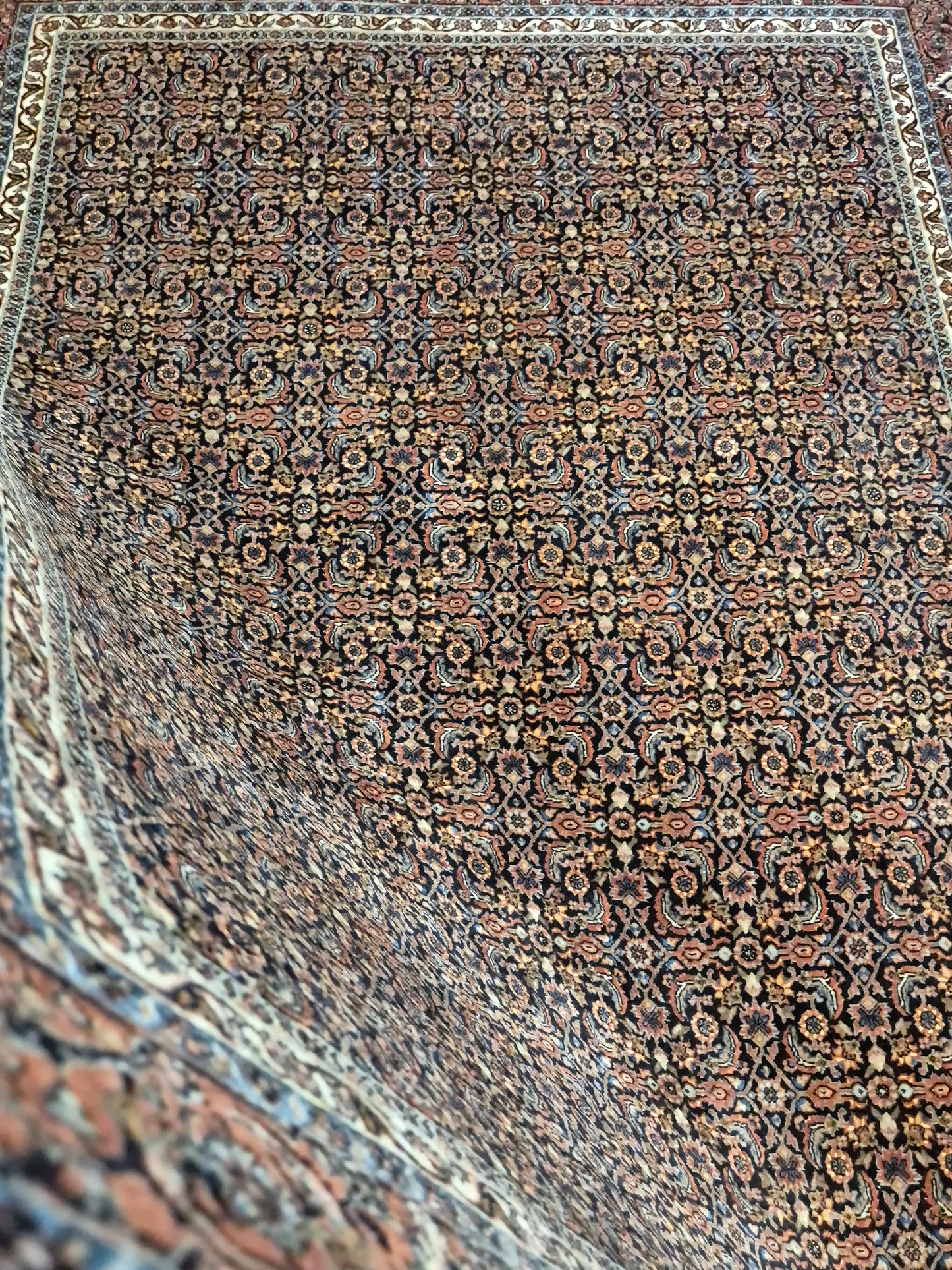 Bidjar Teppich Korkwolle Seide signiert florales Allover-Muster