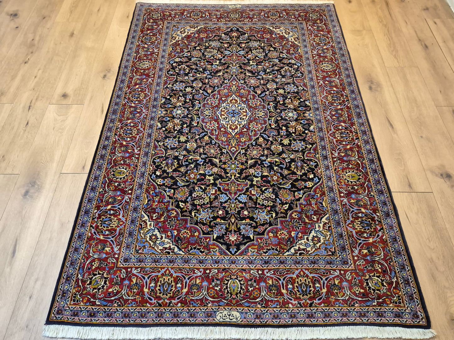 Keshan Teppich Korkwolle signiert Medaillon florales Design